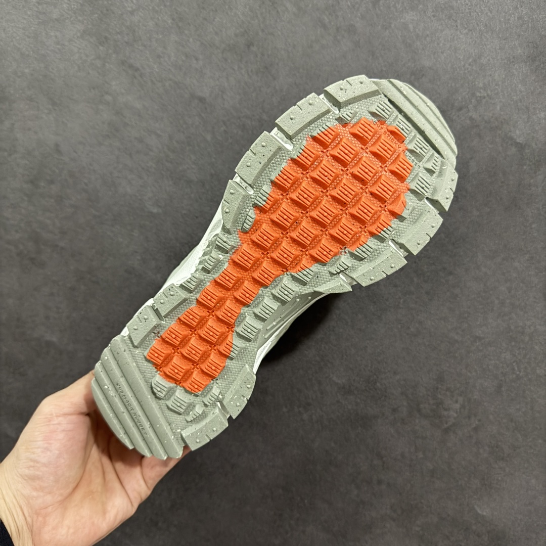 图片[9]-【PE版本】NK Zoom Vomero 5 Roam 佛莫罗5代徒步版系列经典复古增高厚底休闲运动慢跑鞋 FV2295-001 Vomero Roam「漫游鞋」舒适性典范 工学拒水鞋面+ Air Zoom缓震配置无惧雨水 不受天气左右 助你灵活迈步 再加上厚实衬里和橡胶挡泥片 有效御寒不厚重 雨天照样利落出街 中性色调搭配简洁织物 打造百搭属性低调出街or高调亮相 都看你的男女同款不同色 轻松get多元风格 尺码：36 36.5 37.5 38 38.5 39 40 40.5 41 42 42.5 43 44 44.5 45-选品中心