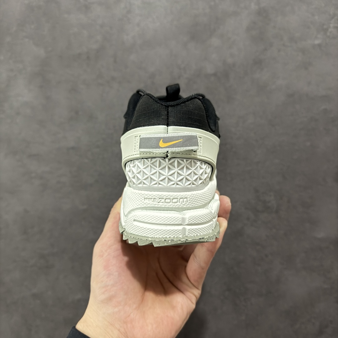 图片[4]-【PE版本】NK Zoom Vomero 5 Roam 佛莫罗5代徒步版系列经典复古增高厚底休闲运动慢跑鞋 FV2295-001 Vomero Roam「漫游鞋」舒适性典范 工学拒水鞋面+ Air Zoom缓震配置无惧雨水 不受天气左右 助你灵活迈步 再加上厚实衬里和橡胶挡泥片 有效御寒不厚重 雨天照样利落出街 中性色调搭配简洁织物 打造百搭属性低调出街or高调亮相 都看你的男女同款不同色 轻松get多元风格 尺码：36 36.5 37.5 38 38.5 39 40 40.5 41 42 42.5 43 44 44.5 45-选品中心