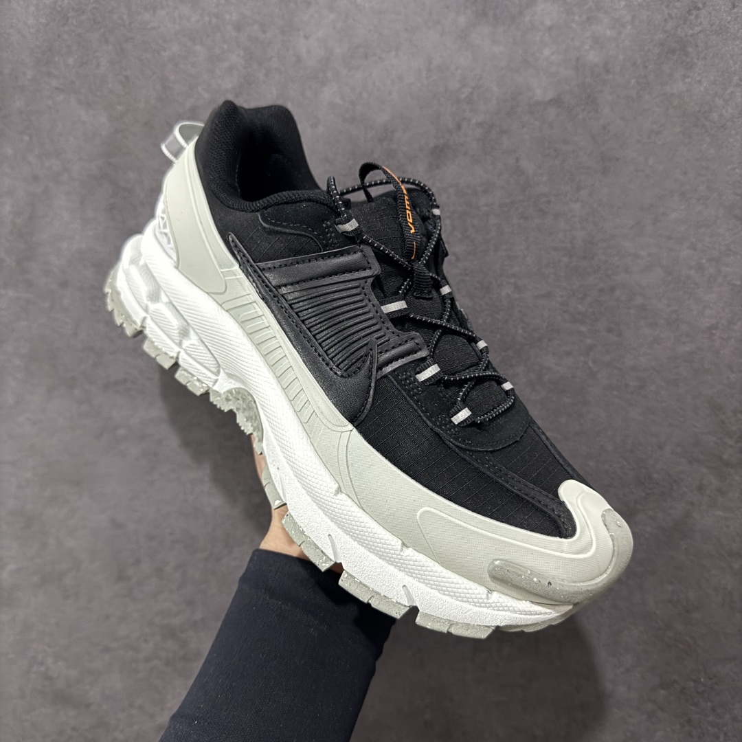 图片[3]-【PE版本】NK Zoom Vomero 5 Roam 佛莫罗5代徒步版系列经典复古增高厚底休闲运动慢跑鞋 FV2295-001 Vomero Roam「漫游鞋」舒适性典范 工学拒水鞋面+ Air Zoom缓震配置无惧雨水 不受天气左右 助你灵活迈步 再加上厚实衬里和橡胶挡泥片 有效御寒不厚重 雨天照样利落出街 中性色调搭配简洁织物 打造百搭属性低调出街or高调亮相 都看你的男女同款不同色 轻松get多元风格 尺码：36 36.5 37.5 38 38.5 39 40 40.5 41 42 42.5 43 44 44.5 45-选品中心