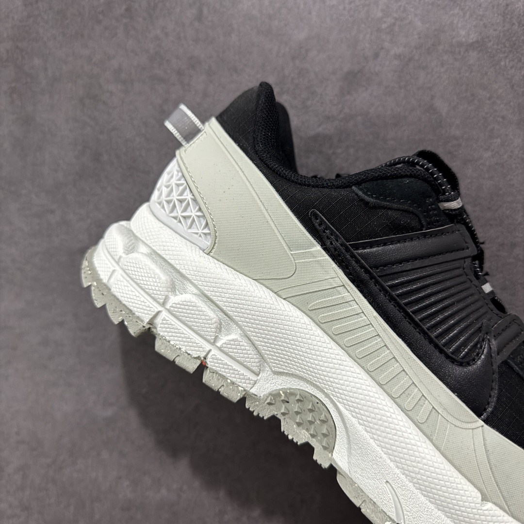 图片[6]-【PE版本】NK Zoom Vomero 5 Roam 佛莫罗5代徒步版系列经典复古增高厚底休闲运动慢跑鞋 FV2295-001 Vomero Roam「漫游鞋」舒适性典范 工学拒水鞋面+ Air Zoom缓震配置无惧雨水 不受天气左右 助你灵活迈步 再加上厚实衬里和橡胶挡泥片 有效御寒不厚重 雨天照样利落出街 中性色调搭配简洁织物 打造百搭属性低调出街or高调亮相 都看你的男女同款不同色 轻松get多元风格 尺码：36 36.5 37.5 38 38.5 39 40 40.5 41 42 42.5 43 44 44.5 45-选品中心