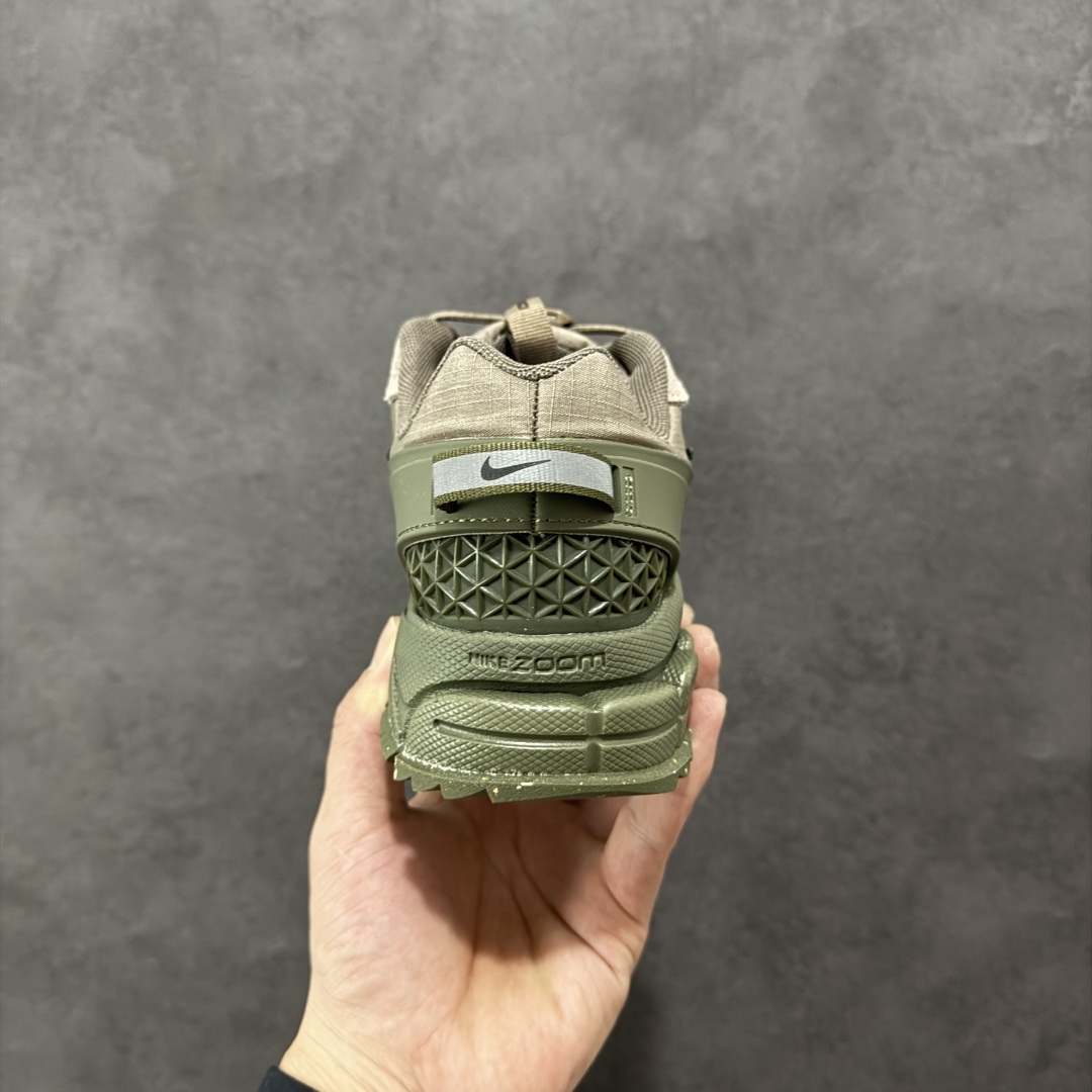 图片[4]-【PE版本】NK Zoom Vomero 5 Roam 佛莫罗5代徒步版系列经典复古增高厚底休闲运动慢跑鞋 FV2295-201 Vomero Roam「漫游鞋」舒适性典范 工学拒水鞋面+ Air Zoom缓震配置无惧雨水 不受天气左右 助你灵活迈步 再加上厚实衬里和橡胶挡泥片 有效御寒不厚重 雨天照样利落出街 中性色调搭配简洁织物 打造百搭属性低调出街or高调亮相 都看你的男女同款不同色 轻松get多元风格 尺码：36 36.5 37.5 38 38.5 39 40 40.5 41 42 42.5 43 44 44.5 45-选品中心