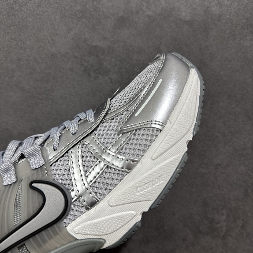 图片[5]-【公司级】NK V2k Runtekk 复古老爹鞋跑步鞋 FD0736-008 材质上使用大面积网眼 皮革 TPU 组成 支撑和透气性肯定不错 中底处由 Cushlon 泡绵打造 保证在压马路时可以提供优秀脚感 并通过一手做旧氧化效果突出复古感 中底造型很容易让大家联想到巴黎世家3XL 增高效果同样不能忽视 尺码：36 36.5 37.5 38 38.5 39 40-选品中心