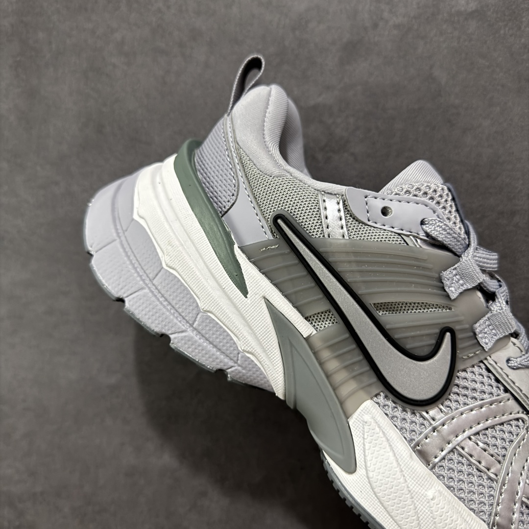 图片[6]-【公司级】NK V2k Runtekk 复古老爹鞋跑步鞋 FD0736-008 材质上使用大面积网眼 皮革 TPU 组成 支撑和透气性肯定不错 中底处由 Cushlon 泡绵打造 保证在压马路时可以提供优秀脚感 并通过一手做旧氧化效果突出复古感 中底造型很容易让大家联想到巴黎世家3XL 增高效果同样不能忽视 尺码：36 36.5 37.5 38 38.5 39 40-选品中心