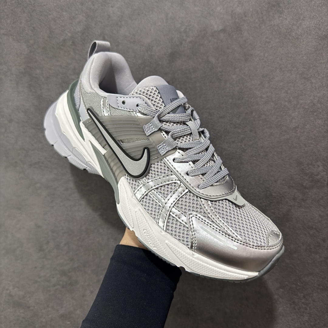 图片[3]-【公司级】NK V2k Runtekk 复古老爹鞋跑步鞋 FD0736-008 材质上使用大面积网眼 皮革 TPU 组成 支撑和透气性肯定不错 中底处由 Cushlon 泡绵打造 保证在压马路时可以提供优秀脚感 并通过一手做旧氧化效果突出复古感 中底造型很容易让大家联想到巴黎世家3XL 增高效果同样不能忽视 尺码：36 36.5 37.5 38 38.5 39 40-选品中心