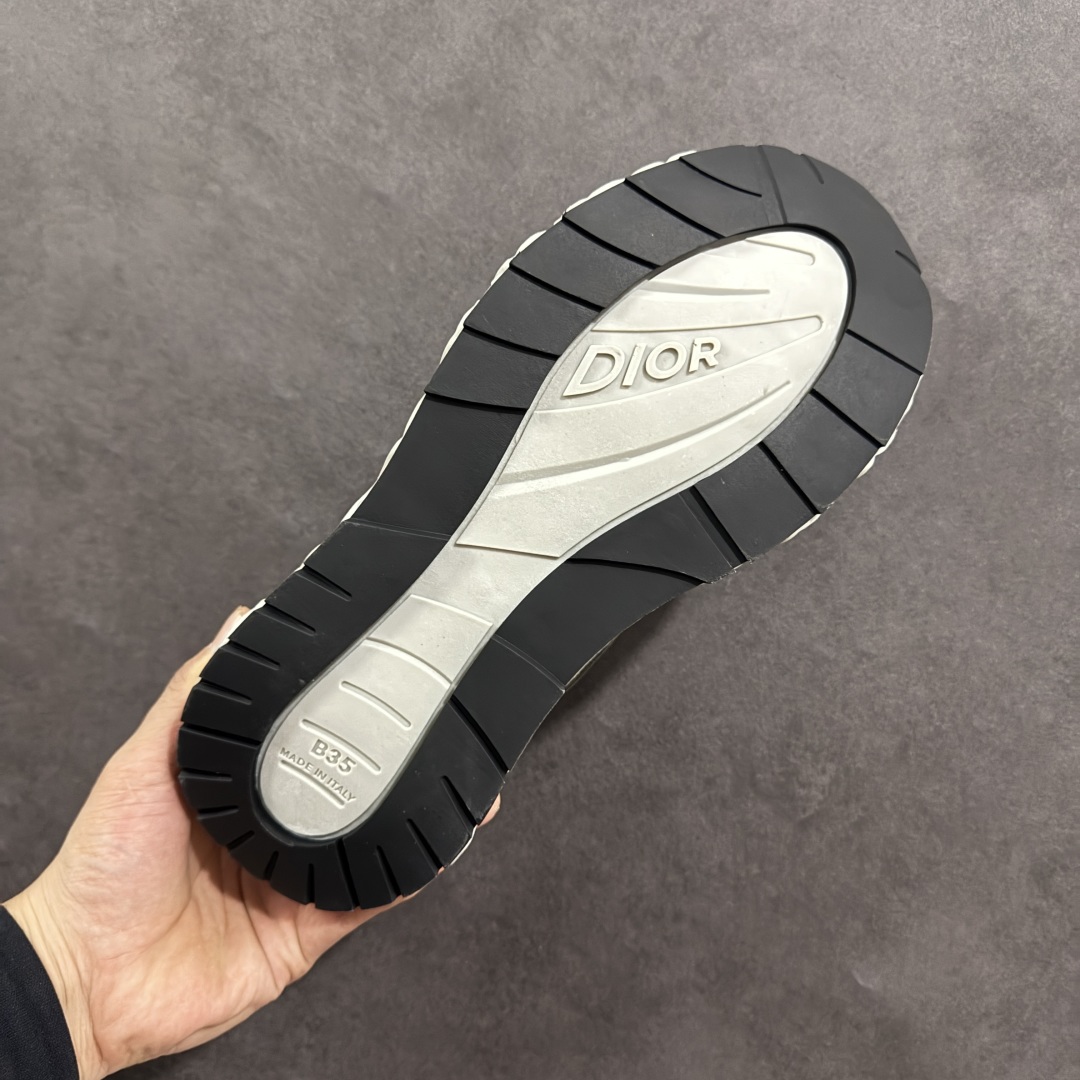 图片[9]-【顶级版本】Dior x Kaws迪奥 联名款B35胶囊系列 镂空 网面 原版购入开发 做货 这款名为B35 NXT 的新款运动鞋，采用了 3D打印技术制成镂空式鞋底，鞋身部分则是十分契合当下审美的老爹鞋样式网面拼接与流畅线条布局，将复古千禧感与现代科技感浑然融为一体；且从当前已曝光的版本来看，这双新鞋款还提供了亮色系、暗色系，以及复古低饱和色系等不同风格配色方案选择，在不同风格造型中都有着十分不俗的兼容性。将前沿科技与复古审美相结合的鞋履新作 配送专柜精美包装🛍📦 ▪面料： 原版定制进口网面+科技面料 ▪内里：定制进口透气网里 ▪鞋底：原版开模防滑橡胶材质 ▪底厚：6CM ▪尺码： 35-45-选品中心