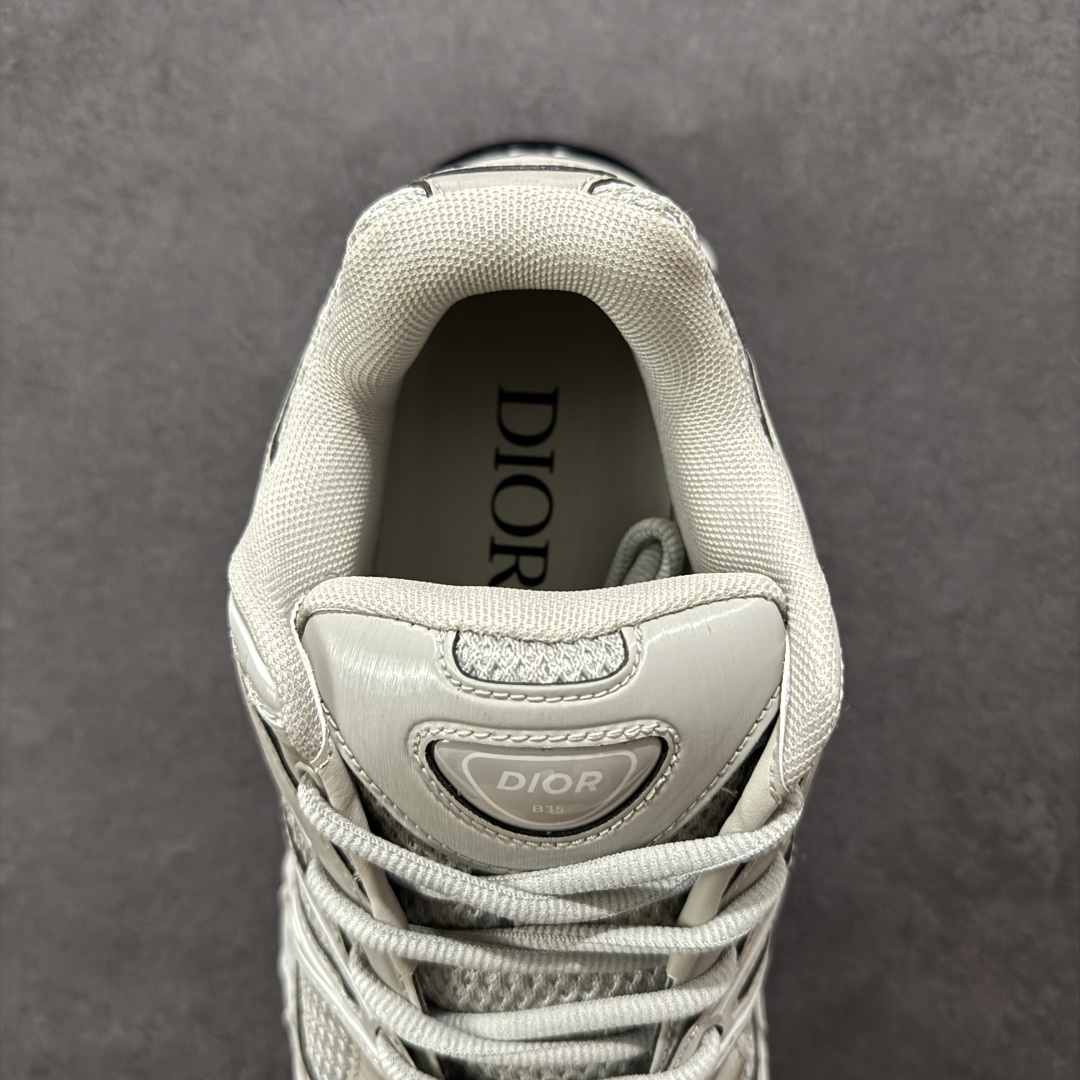 图片[7]-【顶级版本】Dior x Kaws迪奥 联名款B35胶囊系列 镂空 网面 原版购入开发 做货 这款名为B35 NXT 的新款运动鞋，采用了 3D打印技术制成镂空式鞋底，鞋身部分则是十分契合当下审美的老爹鞋样式网面拼接与流畅线条布局，将复古千禧感与现代科技感浑然融为一体；且从当前已曝光的版本来看，这双新鞋款还提供了亮色系、暗色系，以及复古低饱和色系等不同风格配色方案选择，在不同风格造型中都有着十分不俗的兼容性。将前沿科技与复古审美相结合的鞋履新作 配送专柜精美包装🛍📦 ▪面料： 原版定制进口网面+科技面料 ▪内里：定制进口透气网里 ▪鞋底：原版开模防滑橡胶材质 ▪底厚：6CM ▪尺码： 35-45-选品中心