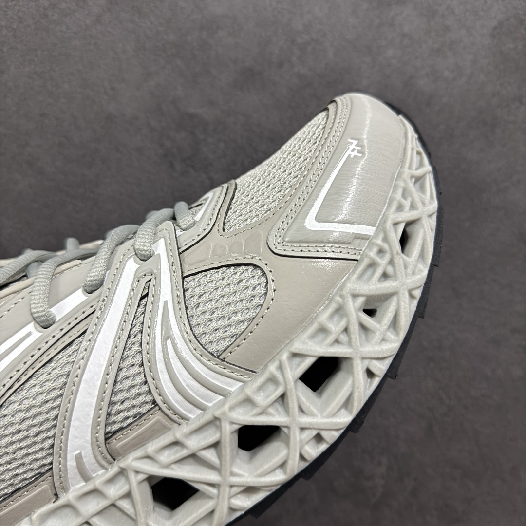 图片[5]-【顶级版本】Dior x Kaws迪奥 联名款B35胶囊系列 镂空 网面 原版购入开发 做货 这款名为B35 NXT 的新款运动鞋，采用了 3D打印技术制成镂空式鞋底，鞋身部分则是十分契合当下审美的老爹鞋样式网面拼接与流畅线条布局，将复古千禧感与现代科技感浑然融为一体；且从当前已曝光的版本来看，这双新鞋款还提供了亮色系、暗色系，以及复古低饱和色系等不同风格配色方案选择，在不同风格造型中都有着十分不俗的兼容性。将前沿科技与复古审美相结合的鞋履新作 配送专柜精美包装🛍📦 ▪面料： 原版定制进口网面+科技面料 ▪内里：定制进口透气网里 ▪鞋底：原版开模防滑橡胶材质 ▪底厚：6CM ▪尺码： 35-45-选品中心
