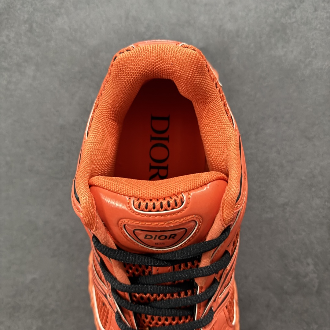图片[7]-【顶级版本】Dior x Kaws迪奥 联名款B35胶囊系列 镂空 网面 原版购入开发 做货 这款名为B35 NXT 的新款运动鞋，采用了 3D打印技术制成镂空式鞋底，鞋身部分则是十分契合当下审美的老爹鞋样式网面拼接与流畅线条布局，将复古千禧感与现代科技感浑然融为一体；且从当前已曝光的版本来看，这双新鞋款还提供了亮色系、暗色系，以及复古低饱和色系等不同风格配色方案选择，在不同风格造型中都有着十分不俗的兼容性。将前沿科技与复古审美相结合的鞋履新作 配送专柜精美包装🛍📦 ▪面料： 原版定制进口网面+科技面料 ▪内里：定制进口透气网里 ▪鞋底：原版开模防滑橡胶材质 ▪底厚：6CM ▪尺码： 35-45-选品中心