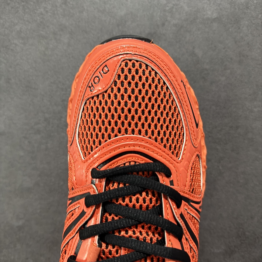 图片[8]-【顶级版本】Dior x Kaws迪奥 联名款B35胶囊系列 镂空 网面 原版购入开发 做货 这款名为B35 NXT 的新款运动鞋，采用了 3D打印技术制成镂空式鞋底，鞋身部分则是十分契合当下审美的老爹鞋样式网面拼接与流畅线条布局，将复古千禧感与现代科技感浑然融为一体；且从当前已曝光的版本来看，这双新鞋款还提供了亮色系、暗色系，以及复古低饱和色系等不同风格配色方案选择，在不同风格造型中都有着十分不俗的兼容性。将前沿科技与复古审美相结合的鞋履新作 配送专柜精美包装🛍📦 ▪面料： 原版定制进口网面+科技面料 ▪内里：定制进口透气网里 ▪鞋底：原版开模防滑橡胶材质 ▪底厚：6CM ▪尺码： 35-45-选品中心