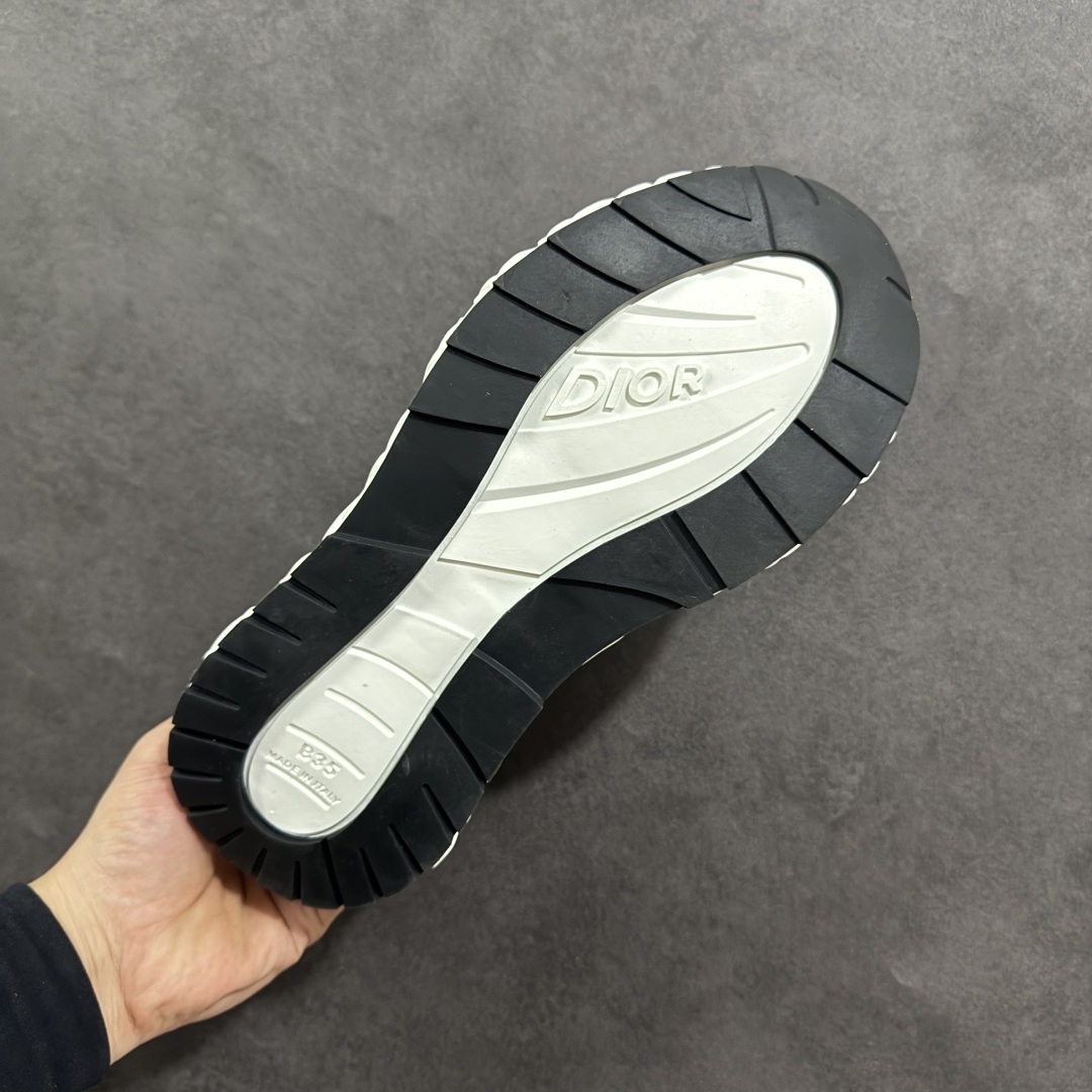 图片[9]-【顶级版本】Dior x Kaws迪奥 联名款B35胶囊系列 镂空 网面 原版购入开发 做货 这款名为B35 NXT 的新款运动鞋，采用了 3D打印技术制成镂空式鞋底，鞋身部分则是十分契合当下审美的老爹鞋样式网面拼接与流畅线条布局，将复古千禧感与现代科技感浑然融为一体；且从当前已曝光的版本来看，这双新鞋款还提供了亮色系、暗色系，以及复古低饱和色系等不同风格配色方案选择，在不同风格造型中都有着十分不俗的兼容性。将前沿科技与复古审美相结合的鞋履新作 配送专柜精美包装🛍📦 ▪面料： 原版定制进口网面+科技面料 ▪内里：定制进口透气网里 ▪鞋底：原版开模防滑橡胶材质 ▪底厚：6CM ▪尺码： 35-45-选品中心