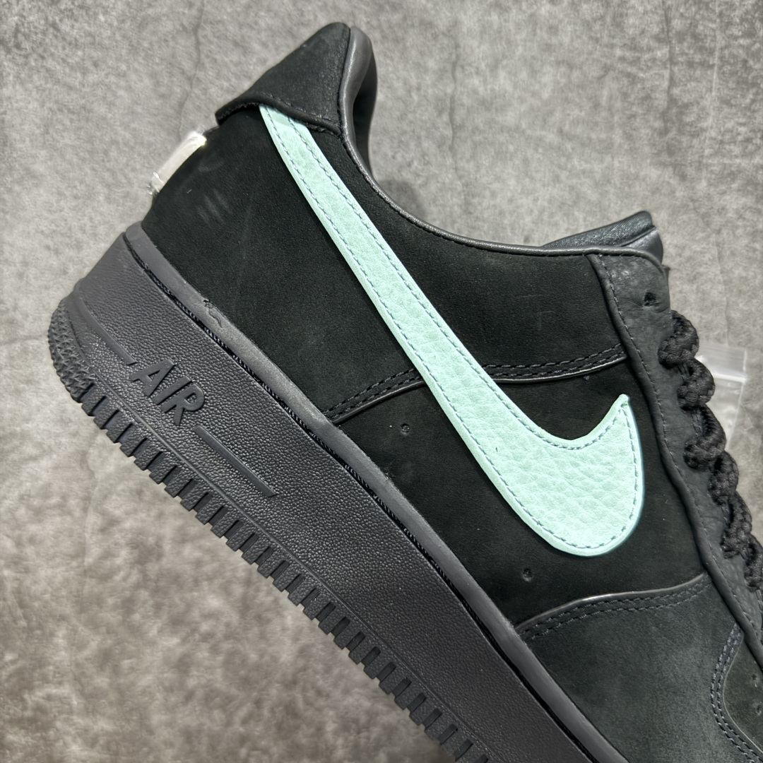 图片[7]-【T1版】 Tiffany & CO x Nk Air Force 1 Low \”1837\” 蒂芙尼联名 空军一号低帮板鞋 DZ1382-001 全新升级品质 市场天花板 真正925真银💯带证书 给你感受真真的原鞋即视感 SZ原纸板 原数据打造完美鞋型 原厂皮料 同步zp 注意裁边处有油边封边 区别市场 zp一致勾子细节 完美还原所有细节 欢迎对比 尺码：36-47.5-选品中心