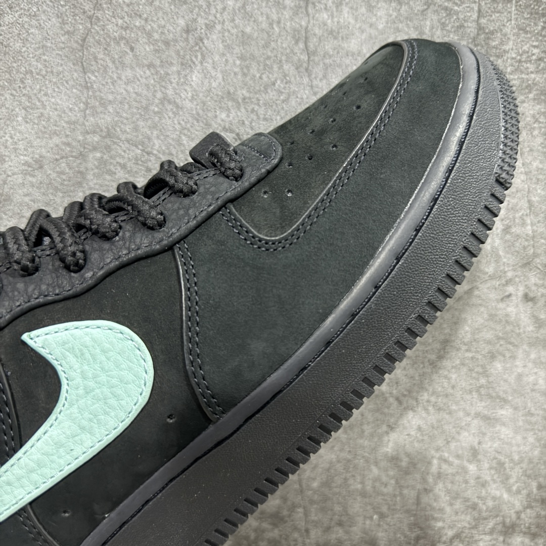 图片[6]-【T1版】 Tiffany & CO x Nk Air Force 1 Low \”1837\” 蒂芙尼联名 空军一号低帮板鞋 DZ1382-001 全新升级品质 市场天花板 真正925真银💯带证书 给你感受真真的原鞋即视感 SZ原纸板 原数据打造完美鞋型 原厂皮料 同步zp 注意裁边处有油边封边 区别市场 zp一致勾子细节 完美还原所有细节 欢迎对比 尺码：36-47.5-选品中心
