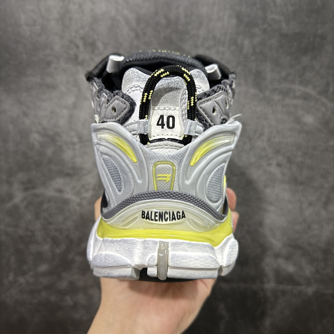 图片[4]-【纯原OK版】BALENCIAGA Runner 2.0 Sneaker 巴黎世家七代慢跑系列低帮复古野跑潮流运动鞋老爹鞋 尼龙和网布材质 磨损效果 鞋头边缘印有尺码 背面浮印尺码 外侧印有跑者徽标 鞋舌刺绣 Balenciaga 品牌标识 鞋跟背面 Balenciaga品牌标识 材质采用65%聚氨酯、35%聚酯纤维 全新 Runner 鞋型轮廓借鉴于 2000 年初的复古线条 搭载大网眼面料制成鞋面基础，由粉色、白色尼龍与橡胶质地覆盖鞋面诠释线条感 当中透过几道手缝线与折损痕更是精准的掌握历经时间淬炼的破旧痕迹 延续其手法至鞋领、鞋跟、鞋带、中底等部分均饰有破损及脏污之貌 尤其是鞋领处与鞋带孔眼条更是采用不规则做旧技术将内容物泡棉随机露出 尺码：35 36 37 38 39 40 41 42 43 44 45 46-选品中心