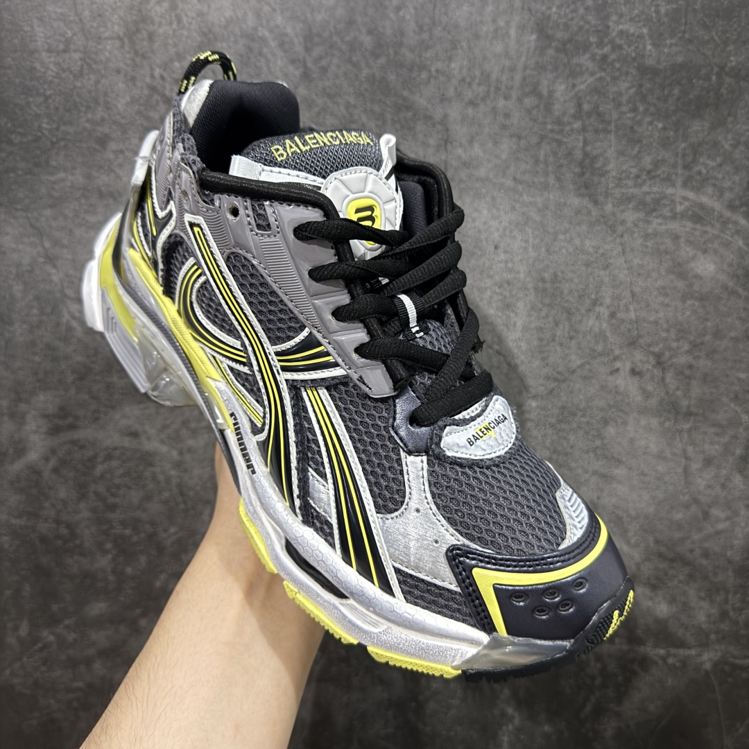 图片[3]-【纯原OK版】BALENCIAGA Runner 2.0 Sneaker 巴黎世家七代慢跑系列低帮复古野跑潮流运动鞋老爹鞋 尼龙和网布材质 磨损效果 鞋头边缘印有尺码 背面浮印尺码 外侧印有跑者徽标 鞋舌刺绣 Balenciaga 品牌标识 鞋跟背面 Balenciaga品牌标识 材质采用65%聚氨酯、35%聚酯纤维 全新 Runner 鞋型轮廓借鉴于 2000 年初的复古线条 搭载大网眼面料制成鞋面基础，由粉色、白色尼龍与橡胶质地覆盖鞋面诠释线条感 当中透过几道手缝线与折损痕更是精准的掌握历经时间淬炼的破旧痕迹 延续其手法至鞋领、鞋跟、鞋带、中底等部分均饰有破损及脏污之貌 尤其是鞋领处与鞋带孔眼条更是采用不规则做旧技术将内容物泡棉随机露出 尺码：35 36 37 38 39 40 41 42 43 44 45 46-选品中心