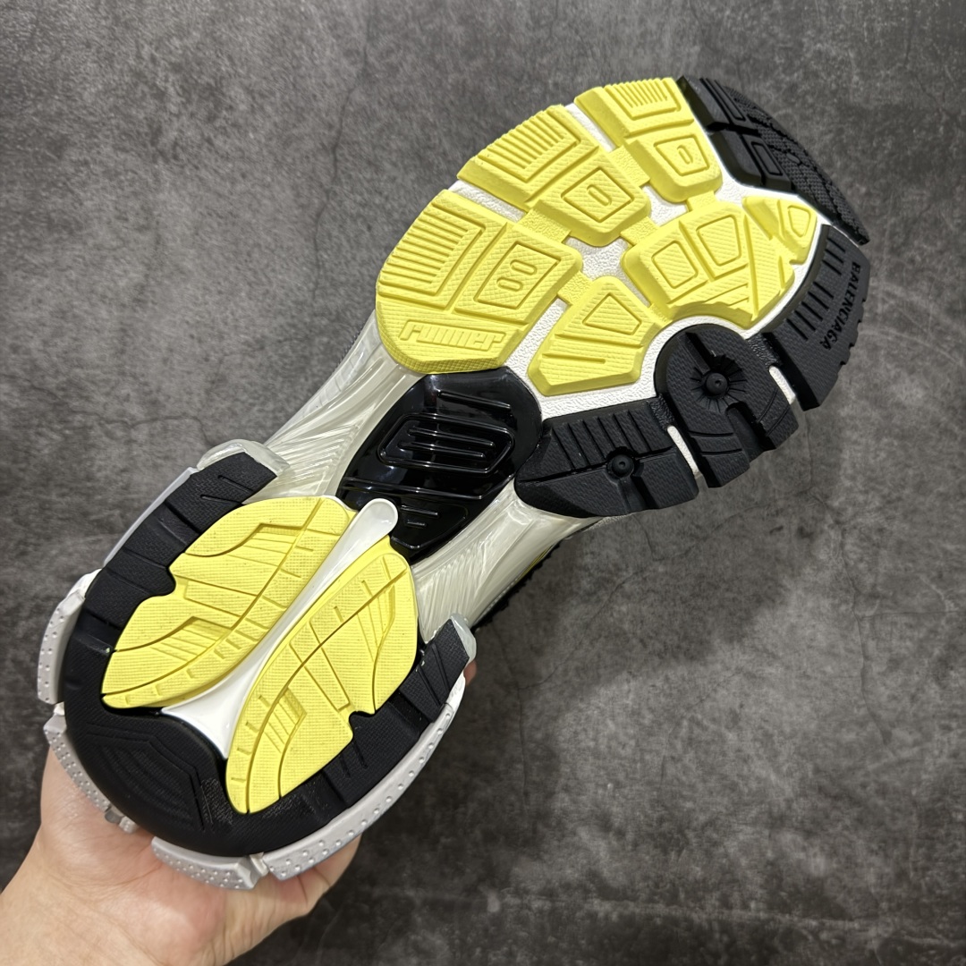 图片[9]-【纯原OK版】BALENCIAGA Runner 2.0 Sneaker 巴黎世家七代慢跑系列低帮复古野跑潮流运动鞋老爹鞋 尼龙和网布材质 磨损效果 鞋头边缘印有尺码 背面浮印尺码 外侧印有跑者徽标 鞋舌刺绣 Balenciaga 品牌标识 鞋跟背面 Balenciaga品牌标识 材质采用65%聚氨酯、35%聚酯纤维 全新 Runner 鞋型轮廓借鉴于 2000 年初的复古线条 搭载大网眼面料制成鞋面基础，由粉色、白色尼龍与橡胶质地覆盖鞋面诠释线条感 当中透过几道手缝线与折损痕更是精准的掌握历经时间淬炼的破旧痕迹 延续其手法至鞋领、鞋跟、鞋带、中底等部分均饰有破损及脏污之貌 尤其是鞋领处与鞋带孔眼条更是采用不规则做旧技术将内容物泡棉随机露出 尺码：35 36 37 38 39 40 41 42 43 44 45 46-选品中心