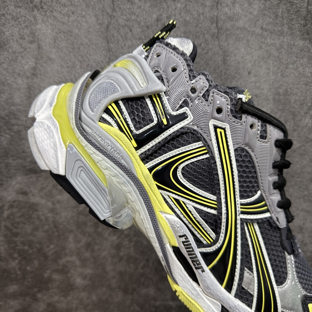 图片[7]-【纯原OK版】BALENCIAGA Runner 2.0 Sneaker 巴黎世家七代慢跑系列低帮复古野跑潮流运动鞋老爹鞋 尼龙和网布材质 磨损效果 鞋头边缘印有尺码 背面浮印尺码 外侧印有跑者徽标 鞋舌刺绣 Balenciaga 品牌标识 鞋跟背面 Balenciaga品牌标识 材质采用65%聚氨酯、35%聚酯纤维 全新 Runner 鞋型轮廓借鉴于 2000 年初的复古线条 搭载大网眼面料制成鞋面基础，由粉色、白色尼龍与橡胶质地覆盖鞋面诠释线条感 当中透过几道手缝线与折损痕更是精准的掌握历经时间淬炼的破旧痕迹 延续其手法至鞋领、鞋跟、鞋带、中底等部分均饰有破损及脏污之貌 尤其是鞋领处与鞋带孔眼条更是采用不规则做旧技术将内容物泡棉随机露出 尺码：35 36 37 38 39 40 41 42 43 44 45 46-选品中心