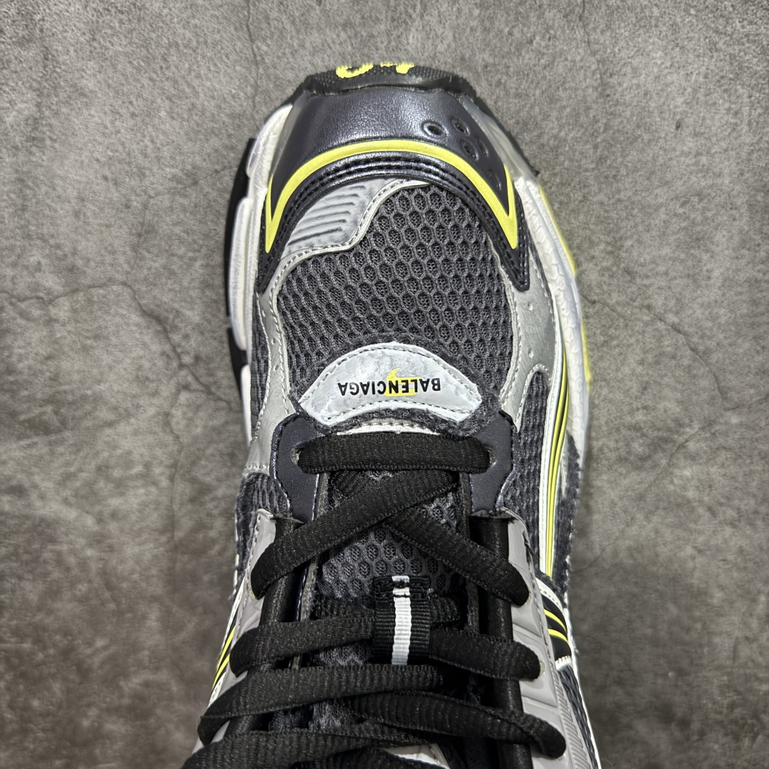 图片[5]-【纯原OK版】BALENCIAGA Runner 2.0 Sneaker 巴黎世家七代慢跑系列低帮复古野跑潮流运动鞋老爹鞋 尼龙和网布材质 磨损效果 鞋头边缘印有尺码 背面浮印尺码 外侧印有跑者徽标 鞋舌刺绣 Balenciaga 品牌标识 鞋跟背面 Balenciaga品牌标识 材质采用65%聚氨酯、35%聚酯纤维 全新 Runner 鞋型轮廓借鉴于 2000 年初的复古线条 搭载大网眼面料制成鞋面基础，由粉色、白色尼龍与橡胶质地覆盖鞋面诠释线条感 当中透过几道手缝线与折损痕更是精准的掌握历经时间淬炼的破旧痕迹 延续其手法至鞋领、鞋跟、鞋带、中底等部分均饰有破损及脏污之貌 尤其是鞋领处与鞋带孔眼条更是采用不规则做旧技术将内容物泡棉随机露出 尺码：35 36 37 38 39 40 41 42 43 44 45 46-选品中心