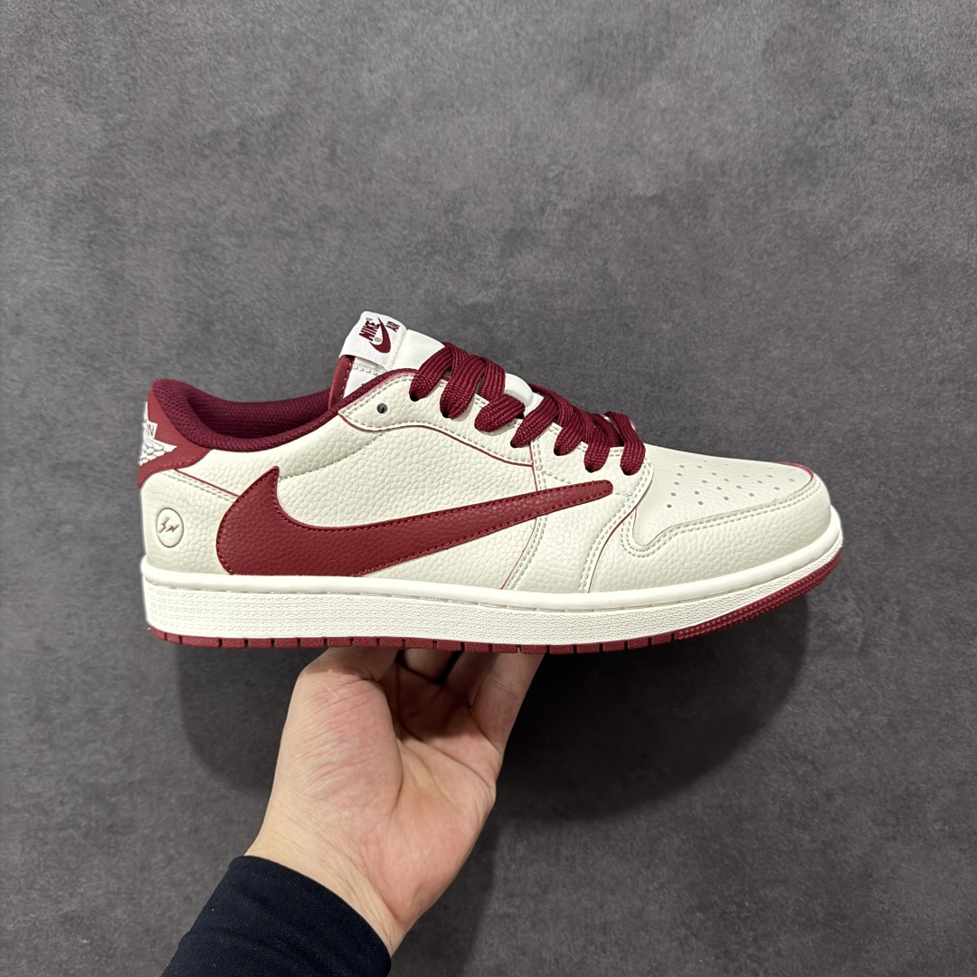 【定制版】Travis Scott x Fragment Design x Air Jordan 1 Low OG SP AJ1 闪电联名 低帮文化休闲板鞋 LK1099-066  #多方联名合作融合了Travis Scott 独特的音乐风格，藤原浩个性的设计风格以及Jordan品牌的经典元素 使其成为一双具有独特身份和价值的鞋子 清新而立体的外观加上联名标识更突出了其独特身份 这种配色方案显示出活力和时尚感 在视觉上引人注目 鞋身的质感和细腻的细节处理使其显得高端而格调十足 这款“倒钩”联名是设计与创意完美结合 融合多方的个性风格是一款备受瞩目的潮流鞋款  尺码：36 36.5 37.5 38 38.5 39 40 40.5 41 42 42.5 43 44 44.5 45-选品中心