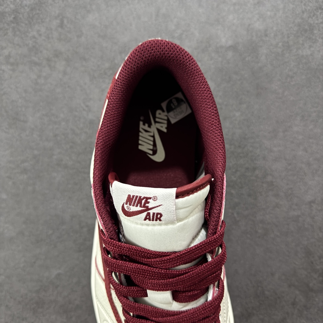 图片[7]-【定制版】Travis Scott x Fragment Design x Air Jordan 1 Low OG SP AJ1 闪电联名 低帮文化休闲板鞋 LK1099-066  #多方联名合作融合了Travis Scott 独特的音乐风格，藤原浩个性的设计风格以及Jordan品牌的经典元素 使其成为一双具有独特身份和价值的鞋子 清新而立体的外观加上联名标识更突出了其独特身份 这种配色方案显示出活力和时尚感 在视觉上引人注目 鞋身的质感和细腻的细节处理使其显得高端而格调十足 这款“倒钩”联名是设计与创意完美结合 融合多方的个性风格是一款备受瞩目的潮流鞋款  尺码：36 36.5 37.5 38 38.5 39 40 40.5 41 42 42.5 43 44 44.5 45-选品中心