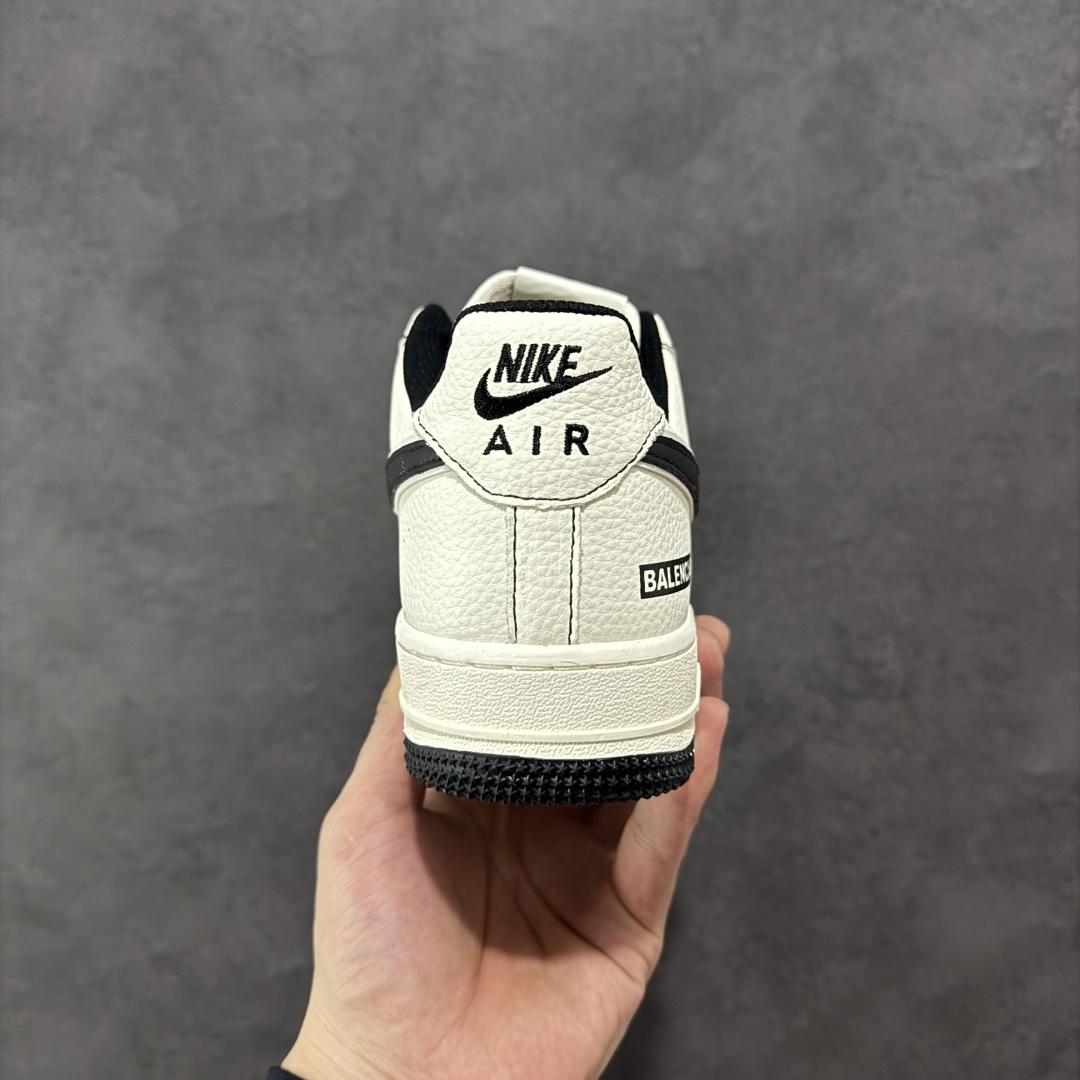 图片[4]-【定制版】Balenciaga x Nike Air Force 1\’07 Low 联名三勾 米黑 空军一号低帮休闲版鞋 FR0538-090  定制皮料 原楦头原纸板 纯正空军版型 内置全掌气垫  尺码：36 36.5 37.5 38 38.8 39 40 40.5 41 42 42.5 43 44 44.5 45-选品中心