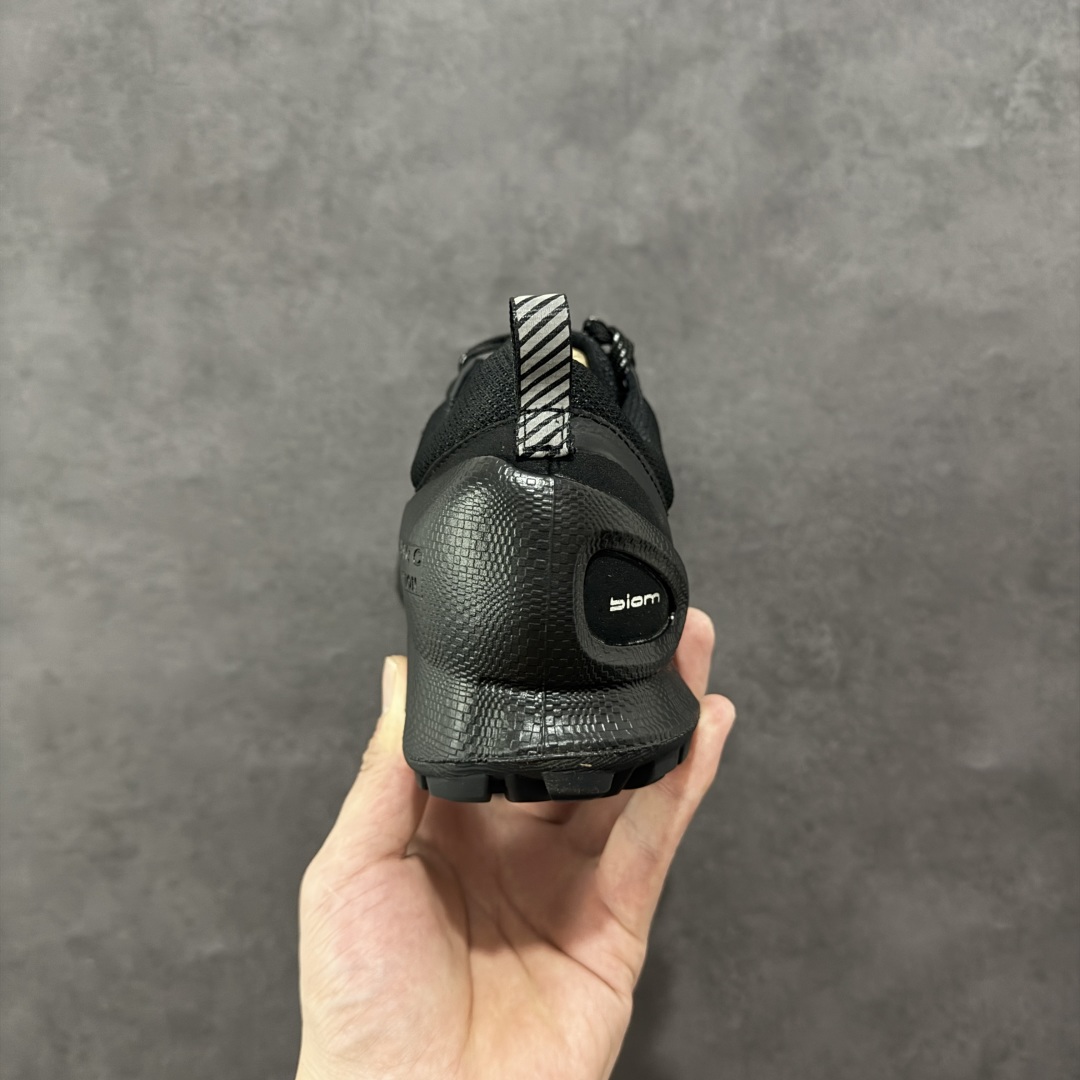 图片[4]-【广东版】Ecco 爱步 健步探索系列 BIOM防滑真皮运动鞋 牛皮鞋面 纹理自然 柔韧耐穿 直接注塑工艺连接鞋面与鞋底 一体成型 合脚耐穿 橡胶外底 适应多种地形 防滑耐磨 强劲抓地 BIOM核心自然律动科技 符合人体工学 长效缓震 能量回弹 踏风前行 自然律动 裸足科技 尺码：39 40 41 42 43 44-选品中心