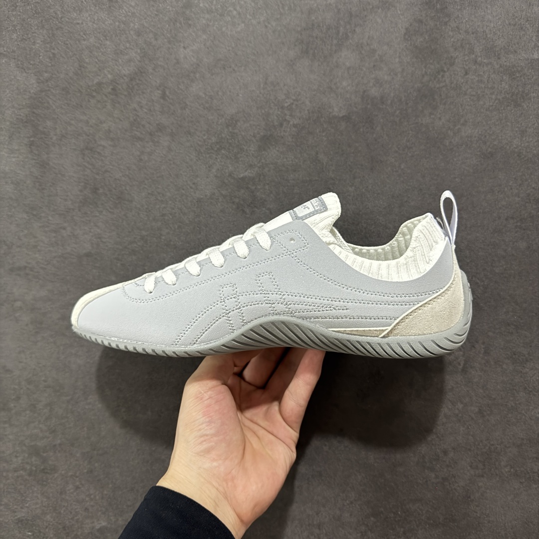 图片[2]-【公司级】亚瑟士 Onitsuka Tiger 鬼塚虎 SCLAW 鬼冢虎 轻便舒适 防滑耐磨透气支撑 低帮 生活休闲鞋 男女同款 复古美学极简风格，配色独具个性又超级好看。鞋口织物收口，经典鞋袜一体，明线设计标志性 logo，太亮眼啦！整体采用织物和柔软皮革拼接，时尚质感满满。关键是上脚舒服得不得了，巨好穿！不管是日常搭配还是运动，它都能完美胜任。别再犹豫，赶紧把它带回家！#鬼塚虎#明星同款 #舒适好穿 #夏日宝藏透气蓝球鞋 #夏日宝藏休闲老爹鞋#酷飒男女情侣款宝藏鞋。 尺码：36-45含半码-选品中心