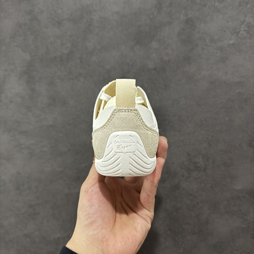 图片[4]-【公司级】亚瑟士 Onitsuka Tiger 鬼塚虎 SCLAW 鬼冢虎 轻便舒适 防滑耐磨透气支撑 低帮 生活休闲鞋 男女同款 复古美学极简风格，配色独具个性又超级好看。鞋口织物收口，经典鞋袜一体，明线设计标志性 logo，太亮眼啦！整体采用织物和柔软皮革拼接，时尚质感满满。关键是上脚舒服得不得了，巨好穿！不管是日常搭配还是运动，它都能完美胜任。别再犹豫，赶紧把它带回家！#鬼塚虎#明星同款 #舒适好穿 #夏日宝藏透气蓝球鞋 #夏日宝藏休闲老爹鞋#酷飒男女情侣款宝藏鞋。 尺码：36-45含半码-选品中心