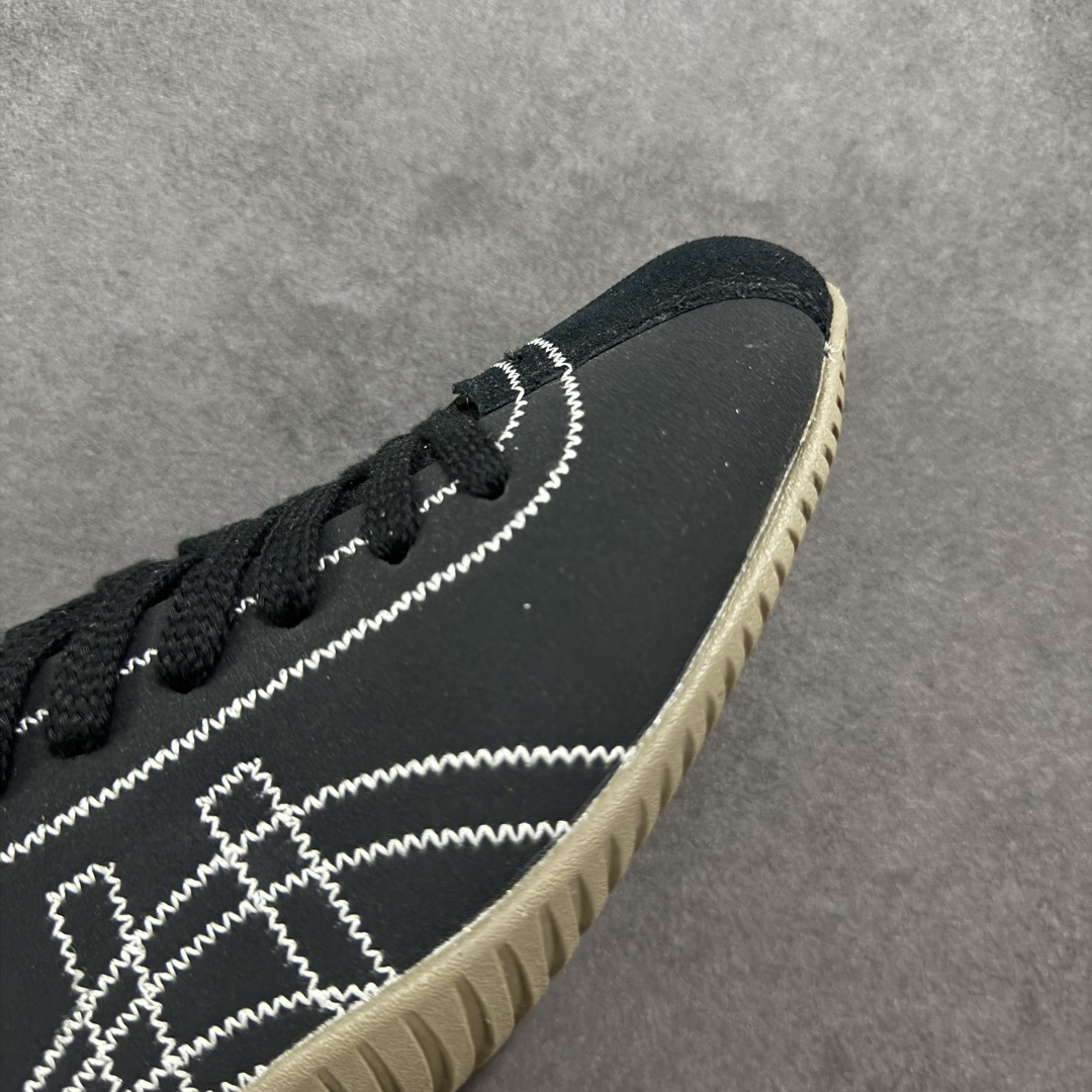 图片[5]-【公司级】亚瑟士 Onitsuka Tiger 鬼塚虎 SCLAW 鬼冢虎 轻便舒适 防滑耐磨透气支撑 低帮 生活休闲鞋 男女同款 复古美学极简风格，配色独具个性又超级好看。鞋口织物收口，经典鞋袜一体，明线设计标志性 logo，太亮眼啦！整体采用织物和柔软皮革拼接，时尚质感满满。关键是上脚舒服得不得了，巨好穿！不管是日常搭配还是运动，它都能完美胜任。别再犹豫，赶紧把它带回家！#鬼塚虎#明星同款 #舒适好穿 #夏日宝藏透气蓝球鞋 #夏日宝藏休闲老爹鞋#酷飒男女情侣款宝藏鞋。 尺码：36-45含半码-选品中心