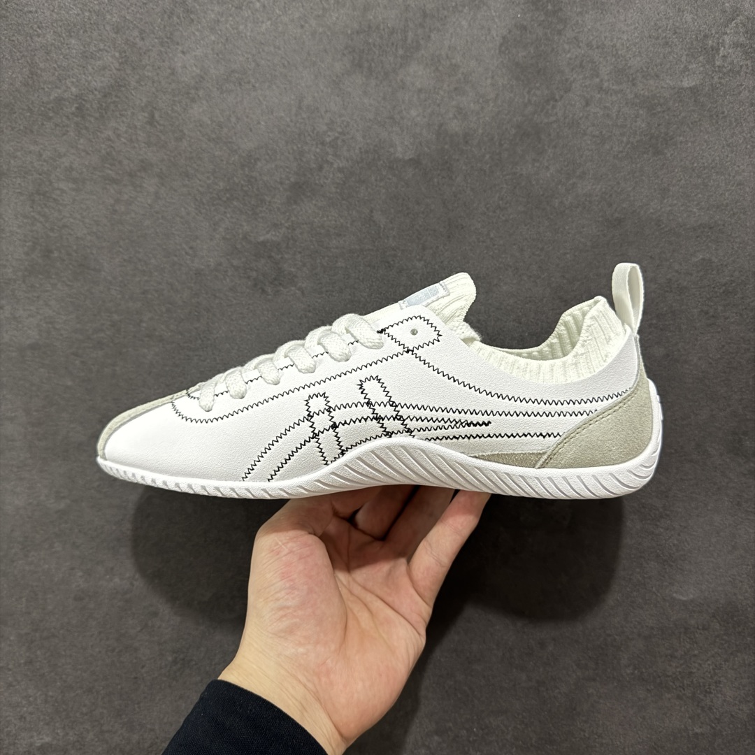 图片[2]-【公司级】亚瑟士 Onitsuka Tiger 鬼塚虎 SCLAW 鬼冢虎 轻便舒适 防滑耐磨透气支撑 低帮 生活休闲鞋 男女同款 复古美学极简风格，配色独具个性又超级好看。鞋口织物收口，经典鞋袜一体，明线设计标志性 logo，太亮眼啦！整体采用织物和柔软皮革拼接，时尚质感满满。关键是上脚舒服得不得了，巨好穿！不管是日常搭配还是运动，它都能完美胜任。别再犹豫，赶紧把它带回家！#鬼塚虎#明星同款 #舒适好穿 #夏日宝藏透气蓝球鞋 #夏日宝藏休闲老爹鞋#酷飒男女情侣款宝藏鞋。 尺码：36-45含半码-选品中心