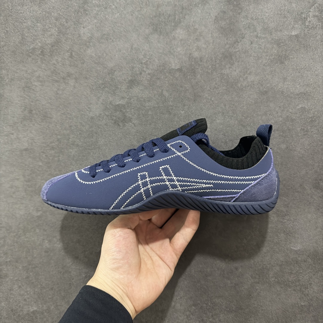 图片[2]-【公司级】亚瑟士 Onitsuka Tiger 鬼塚虎 SCLAW 鬼冢虎 轻便舒适 防滑耐磨透气支撑 低帮 生活休闲鞋 男女同款 复古美学极简风格，配色独具个性又超级好看。鞋口织物收口，经典鞋袜一体，明线设计标志性 logo，太亮眼啦！整体采用织物和柔软皮革拼接，时尚质感满满。关键是上脚舒服得不得了，巨好穿！不管是日常搭配还是运动，它都能完美胜任。别再犹豫，赶紧把它带回家！#鬼塚虎#明星同款 #舒适好穿 #夏日宝藏透气蓝球鞋 #夏日宝藏休闲老爹鞋#酷飒男女情侣款宝藏鞋。 尺码：36-45含半码-选品中心