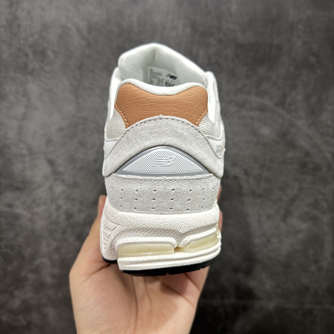 图片[4]-【纯原c版】NB New Balance M2002R 新百伦M2002REC 浅灰色 全新版本出货 新配色陆续开发出货 品质很好 价格实惠 全套原楦原纸板原厂数据开发 原厂网纱 原装进口皮料 正确绒感卡色 正确中底拉帮中底网布细节 一比一手工擦旧效果 冲裁组合 匠心打造 耗时两个月开发完成 工艺极其复杂难度可想而知 新开独立私模大底 全网唯一正确做旧组合大底 高端零售专供产物 尺码：36 37 37.5 38 38.5 39.5 40 40.5 41.5 42 42.5 43 44 44.5 45 45.5 46.5-选品中心