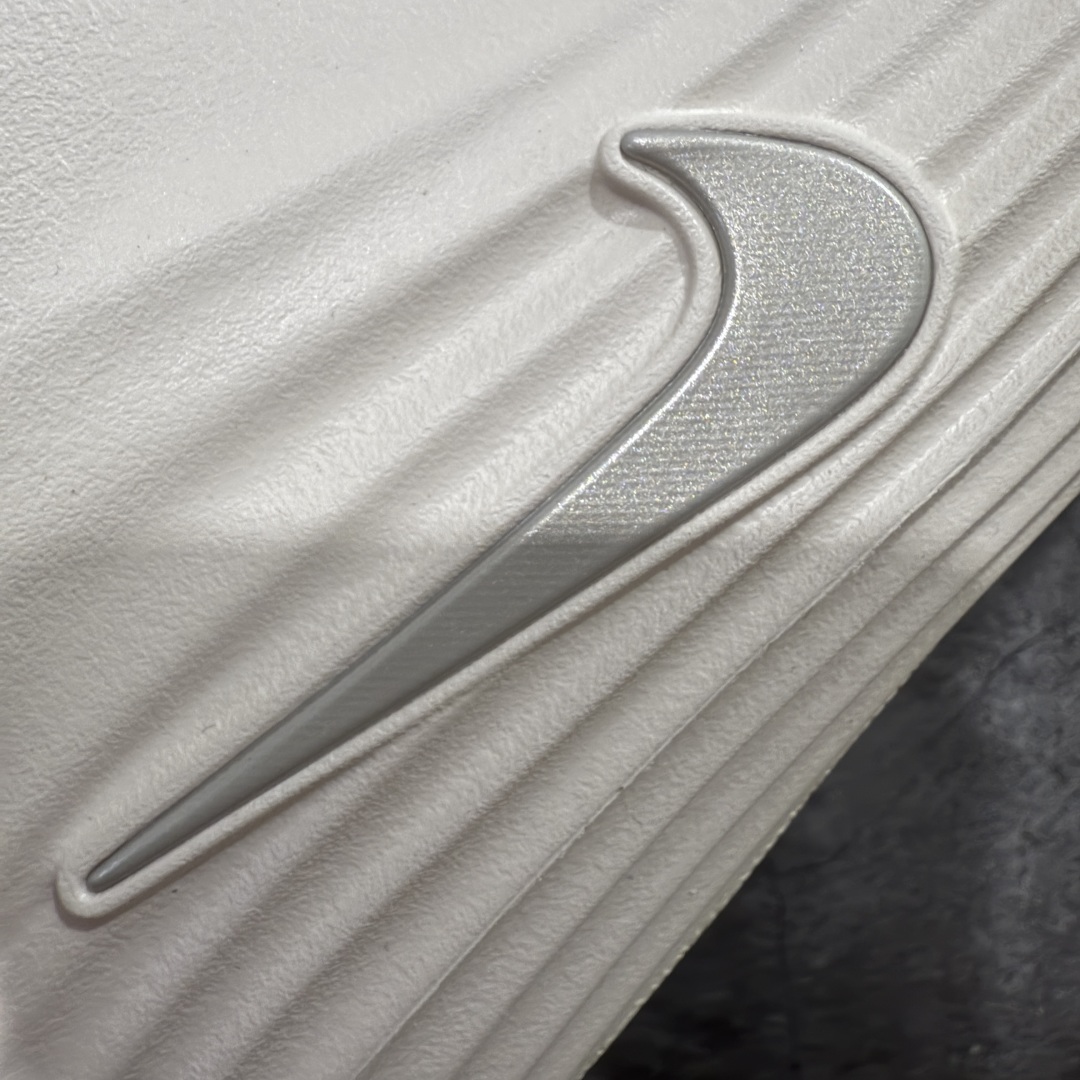 图片[3]-【LW版本】Nike Reactx Rejuven 8 耐克新款夏季沙滩凉鞋拖鞋洞洞鞋 HV5060-100 正确组合底 超高清洁度 完美版型 区别市面通货 采用质感柔软且出众回弹的 ReactX泡绵，发泡组合大底 脚感十分舒适，缔造非凡舒适的日常穿着体验，助你保持活力。  尺码：36-49.5-选品中心