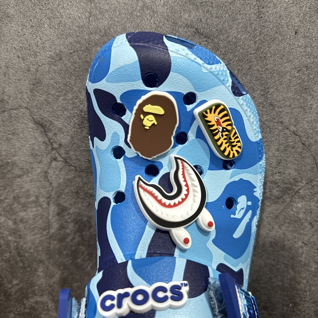 图片[5]-【公司级】Bape x crocs classic clog卡骆驰 Classic clog 迷彩印花 舒适百搭 洞洞鞋 猿人头联名 自带配件 尺码：M4（36-37） M5（37-38） M6（38-39） M7（39-40） M8（41-42） M9（43-44） M10（45-46） M11 （46-47）-选品中心