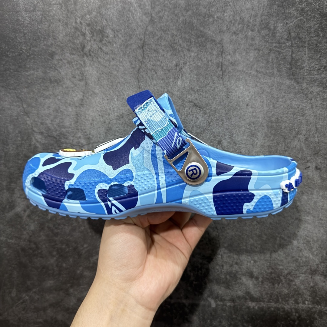 图片[2]-【公司级】Bape x crocs classic clog卡骆驰 Classic clog 迷彩印花 舒适百搭 洞洞鞋 猿人头联名 自带配件 尺码：M4（36-37） M5（37-38） M6（38-39） M7（39-40） M8（41-42） M9（43-44） M10（45-46） M11 （46-47）-选品中心