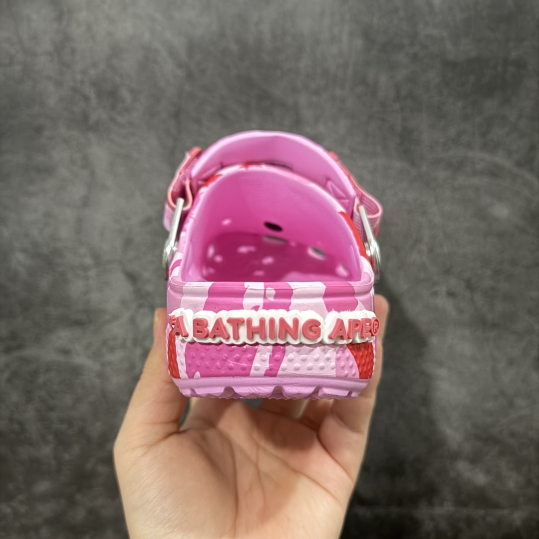 图片[4]-【公司级】Bape x crocs classic clog卡骆驰 Classic clog 迷彩印花 舒适百搭 洞洞鞋 猿人头联名 自带配件 尺码：M4（36-37） M5（37-38） M6（38-39） M7（39-40） M8（41-42） M9（43-44） M10（45-46） M11 （46-47）-选品中心