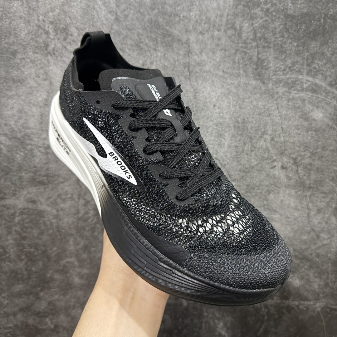 图片[3]-【纯原版】Brooks布鲁克斯 Hyperion Elite 4 PB 黑白 龙卷风系列越野竞速跑步鞋 大厂纯原 重磅登场，更轻、更快、更出众，出场即PB。 全新DNA GOLD 100% PEBA 缓震系统，每只仅有200多克，是BROOKS迄今为止最轻、最柔软、能量回馈最高的泡沫。升级鞋面材质，稳固锁定双足，同时大面积透气网眼设计，让脚部及时排出闷热湿气。轻便且设计感十足更适合多个场景，日常穿搭，跑步竞速。 尺码：39 40 40.5 41 42 42.5 43 44 45-选品中心