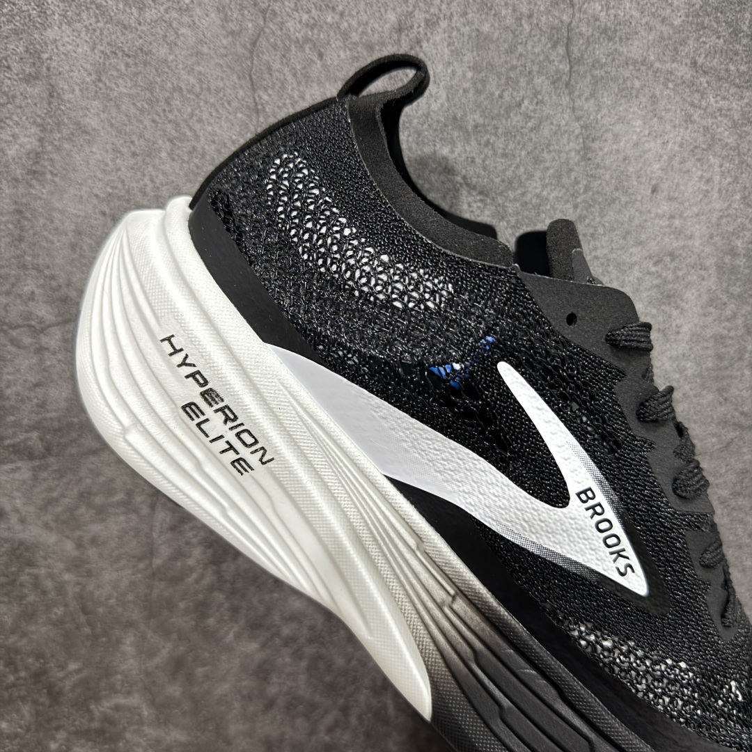 图片[7]-【纯原版】Brooks布鲁克斯 Hyperion Elite 4 PB 黑白 龙卷风系列越野竞速跑步鞋 大厂纯原 重磅登场，更轻、更快、更出众，出场即PB。 全新DNA GOLD 100% PEBA 缓震系统，每只仅有200多克，是BROOKS迄今为止最轻、最柔软、能量回馈最高的泡沫。升级鞋面材质，稳固锁定双足，同时大面积透气网眼设计，让脚部及时排出闷热湿气。轻便且设计感十足更适合多个场景，日常穿搭，跑步竞速。 尺码：39 40 40.5 41 42 42.5 43 44 45-选品中心