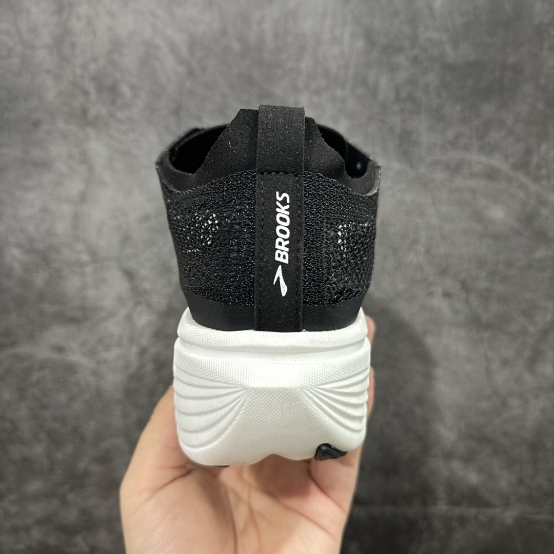 图片[4]-【纯原版】Brooks布鲁克斯 Hyperion Elite 4 PB 黑白 龙卷风系列越野竞速跑步鞋 大厂纯原 重磅登场，更轻、更快、更出众，出场即PB。 全新DNA GOLD 100% PEBA 缓震系统，每只仅有200多克，是BROOKS迄今为止最轻、最柔软、能量回馈最高的泡沫。升级鞋面材质，稳固锁定双足，同时大面积透气网眼设计，让脚部及时排出闷热湿气。轻便且设计感十足更适合多个场景，日常穿搭，跑步竞速。 尺码：39 40 40.5 41 42 42.5 43 44 45-选品中心