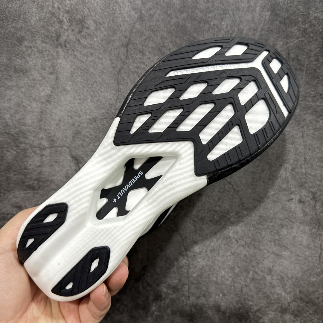 图片[9]-【纯原版】Brooks布鲁克斯 Hyperion Elite 4 PB 黑白 龙卷风系列越野竞速跑步鞋 大厂纯原 重磅登场，更轻、更快、更出众，出场即PB。 全新DNA GOLD 100% PEBA 缓震系统，每只仅有200多克，是BROOKS迄今为止最轻、最柔软、能量回馈最高的泡沫。升级鞋面材质，稳固锁定双足，同时大面积透气网眼设计，让脚部及时排出闷热湿气。轻便且设计感十足更适合多个场景，日常穿搭，跑步竞速。 尺码：39 40 40.5 41 42 42.5 43 44 45-选品中心