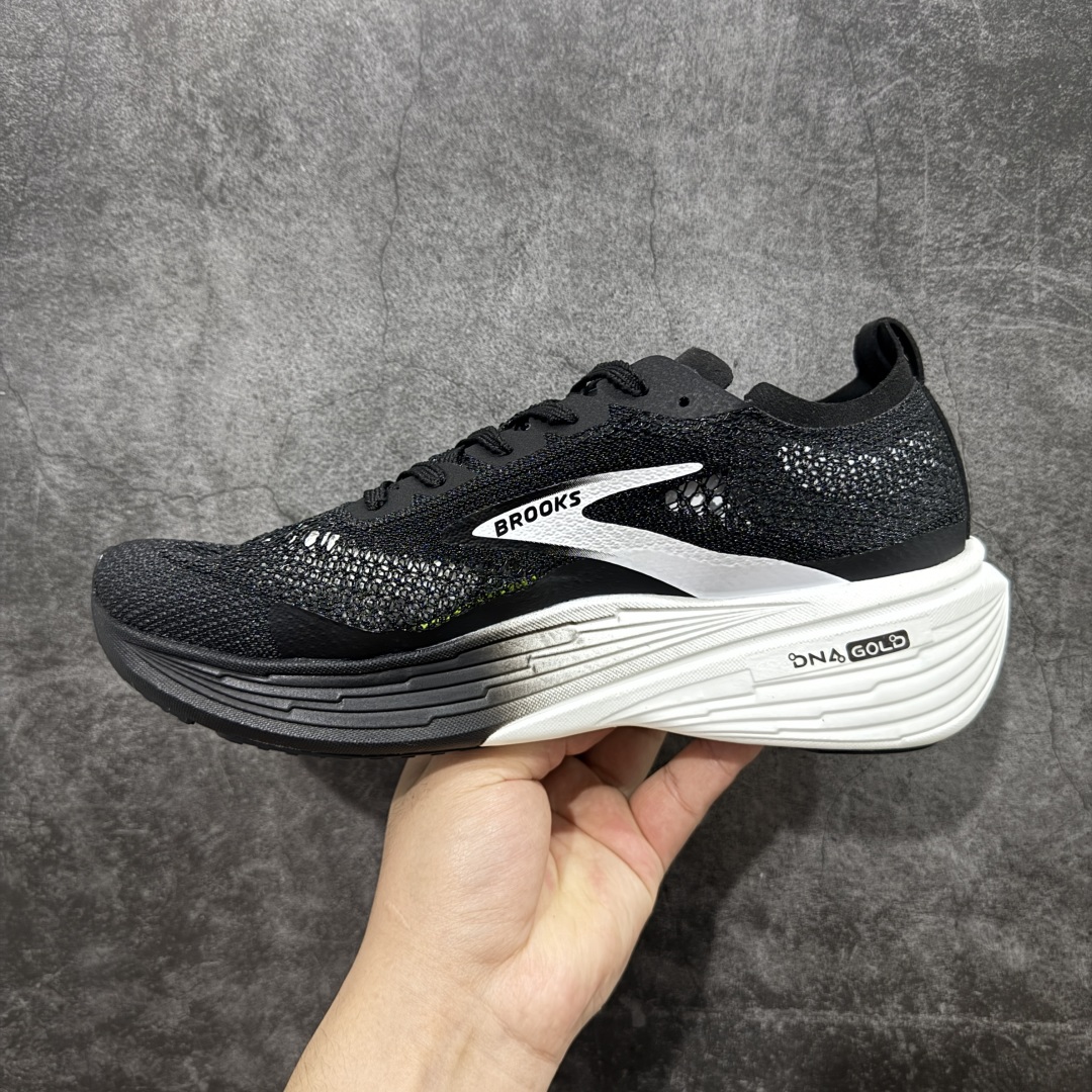 图片[2]-【纯原版】Brooks布鲁克斯 Hyperion Elite 4 PB 黑白 龙卷风系列越野竞速跑步鞋 大厂纯原 重磅登场，更轻、更快、更出众，出场即PB。 全新DNA GOLD 100% PEBA 缓震系统，每只仅有200多克，是BROOKS迄今为止最轻、最柔软、能量回馈最高的泡沫。升级鞋面材质，稳固锁定双足，同时大面积透气网眼设计，让脚部及时排出闷热湿气。轻便且设计感十足更适合多个场景，日常穿搭，跑步竞速。 尺码：39 40 40.5 41 42 42.5 43 44 45-选品中心