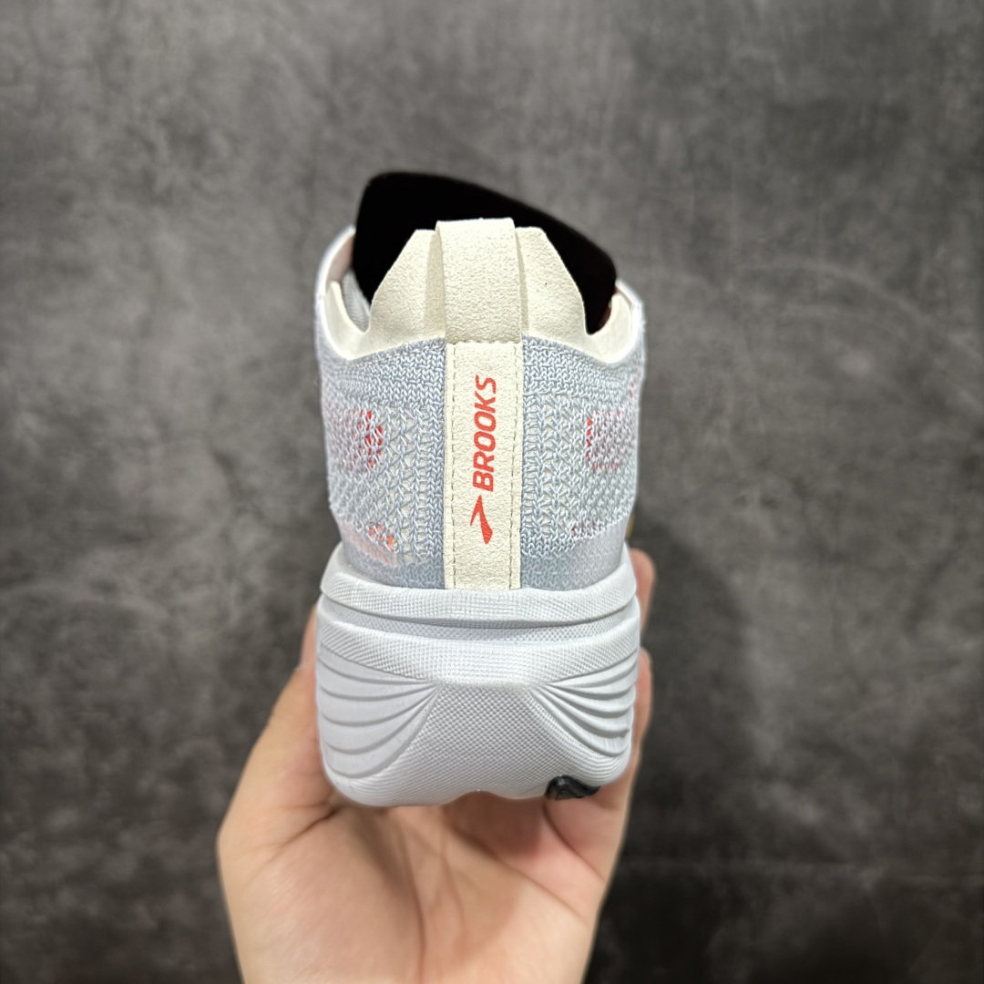 图片[4]-【纯原版】Brooks布鲁克斯 Hyperion Elite 4 PB 黑白 龙卷风系列越野竞速跑步鞋 大厂纯原 重磅登场，更轻、更快、更出众，出场即PB。 全新DNA GOLD 100% PEBA 缓震系统，每只仅有200多克，是BROOKS迄今为止最轻、最柔软、能量回馈最高的泡沫。升级鞋面材质，稳固锁定双足，同时大面积透气网眼设计，让脚部及时排出闷热湿气。轻便且设计感十足更适合多个场景，日常穿搭，跑步竞速。 尺码：39 40 40.5 41 42 42.5 43 44 45-选品中心