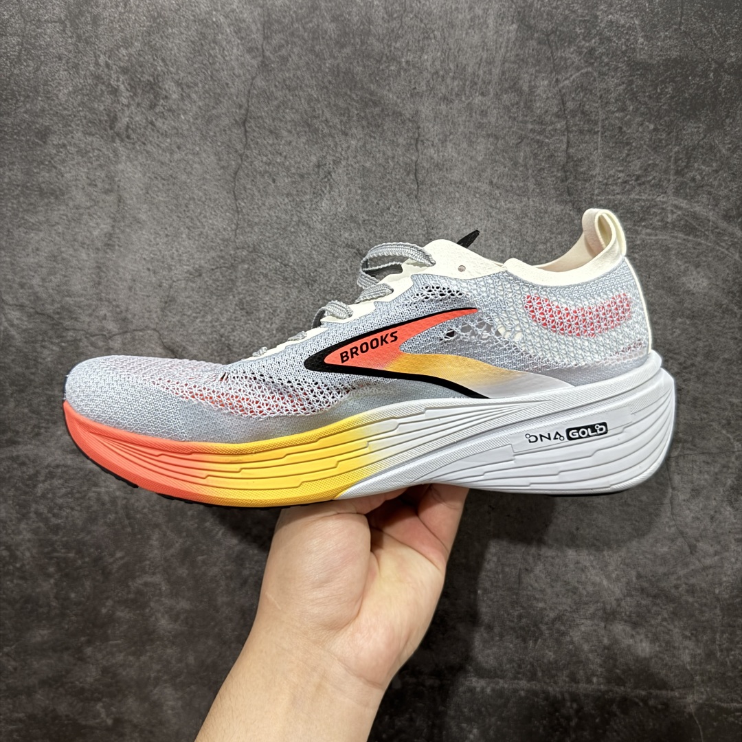 图片[2]-【纯原版】Brooks布鲁克斯 Hyperion Elite 4 PB 黑白 龙卷风系列越野竞速跑步鞋 大厂纯原 重磅登场，更轻、更快、更出众，出场即PB。 全新DNA GOLD 100% PEBA 缓震系统，每只仅有200多克，是BROOKS迄今为止最轻、最柔软、能量回馈最高的泡沫。升级鞋面材质，稳固锁定双足，同时大面积透气网眼设计，让脚部及时排出闷热湿气。轻便且设计感十足更适合多个场景，日常穿搭，跑步竞速。 尺码：39 40 40.5 41 42 42.5 43 44 45-选品中心