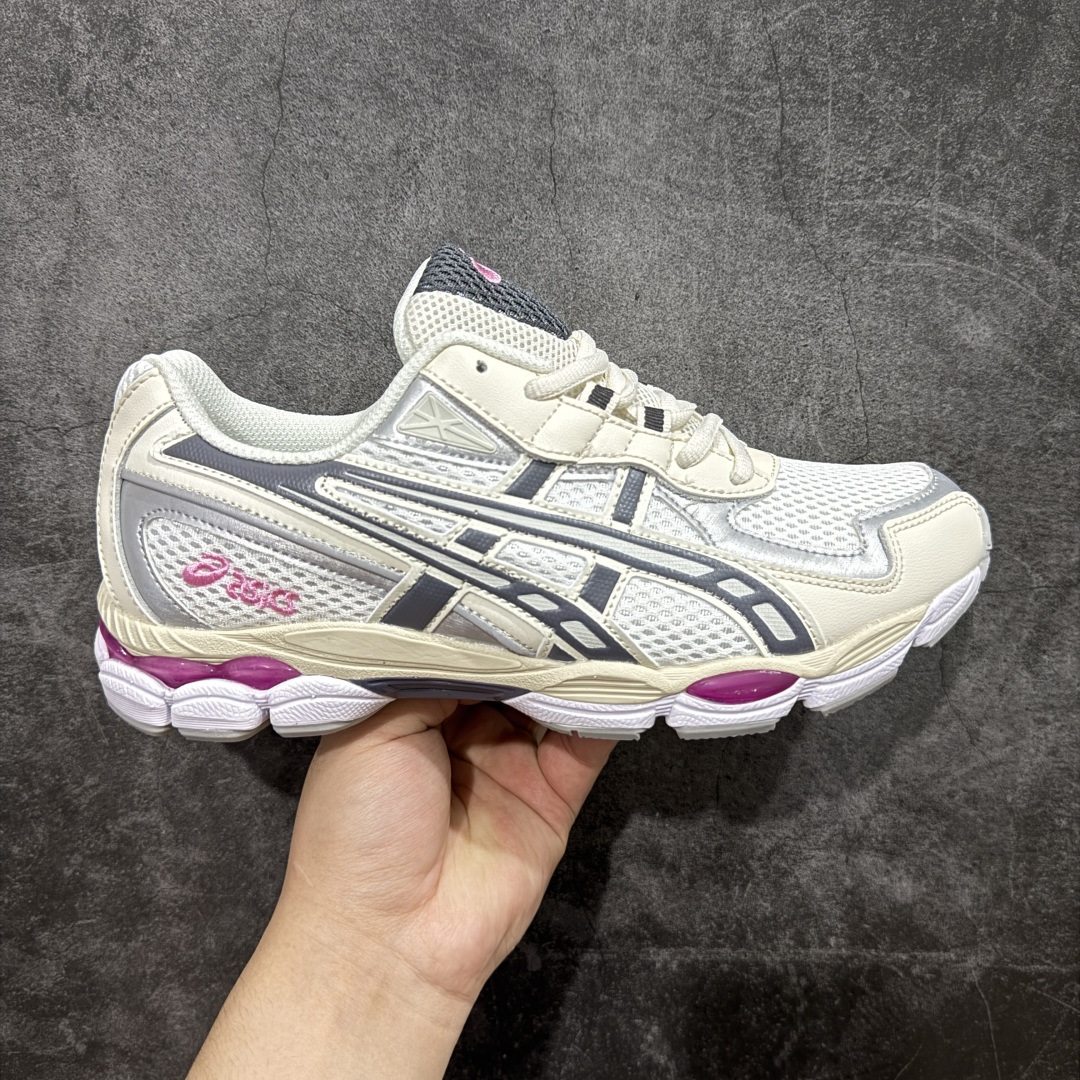 【公司级】Asics Gel-NYC复古单品 亚瑟士ASICSTIGER秋季新款休闲鞋 厚底街头运动休闲鞋 ASICS亚瑟士推出全新GEL-NYC,彰显纽约都市活力 这次的新系列融入了多个版本GEL的经典设计风格,广受好评。其设计灵感来源于GEL-NIMBUS 3,GEL-MC PLUS V 和 GEL-CUMULUS 16 这些往日经典鞋款。GEL-NYC使用GEL-CUMULUS 16鞋款的鞋楦设计,展现了独特的现代化美学。鞋底采用了轻质发泡材料,并在后跟和前掌处采用了ASICS亚瑟士核心科技——GEL缓震胶,赋予鞋款强大的缓冲性能,提供了更柔软舒适的穿着体验。而在原有设计的启发之上,此次鞋款采用更贴合当今潮流趋势的材料和创新技术,展现出纽约充满活力的都市精神。 尺码:36-45-选品中心