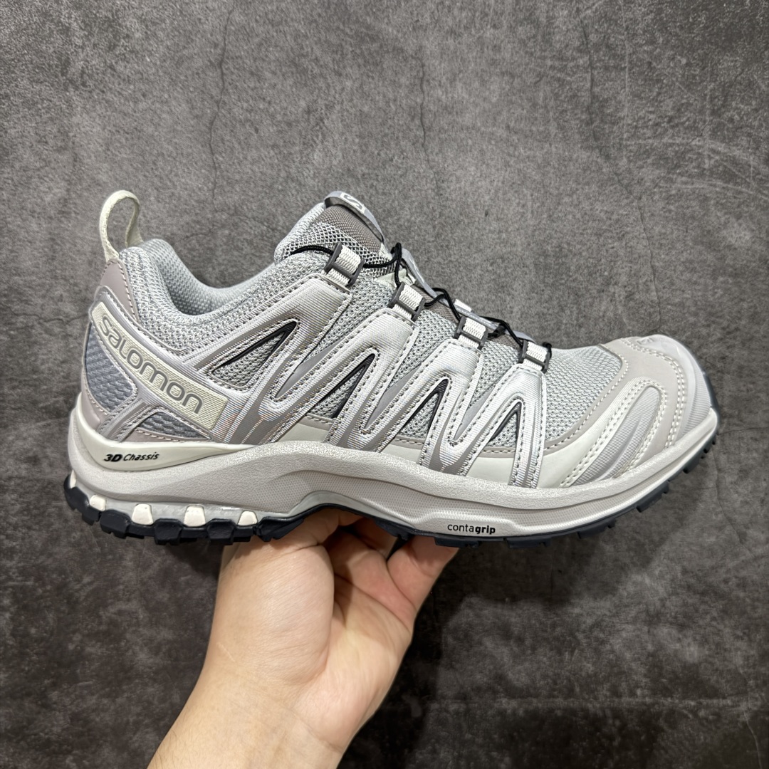 【666版本】SALOMON 萨洛蒙 XA PRO 3D 户外运动 网布减震防滑透气 低帮跑步鞋 男女同款 合金灰 全新品质 巅峰之作 所有配色均购物原版拆解1：1开发 原材料打造 非市场公版便宜货 私模大底 清洁度比市场所有版本都高 全套原纸板楦头开发 原厂网布配套 确保原汁原味 完美呈现版型 原档数据独家私模五层组合大底 男女鞋同步官方开发至46 原装Ortholite轻量化鞋垫 中底布带钢印编号 原厂TPU锁扣 进口港宝加持 后跟自然饱满 还原公司包裹性 鞋面采用SENSIFT贴合技术 全方位贴合包裹脚型 鞋跟部鞋底牵引设计 提供强大的抓地性能 更适应野外崎岖不平的道路 其3D ADVANCED CHASSIS底盘 材料轻量大化 钉齿设计更具稳定性 防护性 鞋底易磨损区运用CONTAGRIP高耐磨材料 应对城市硬质路面长距离跑考验 货号：416175 尺码：36 36.5 37.5 38 38.5 39 40 40.5 41 42 42.5 43 44 45 46-选品中心