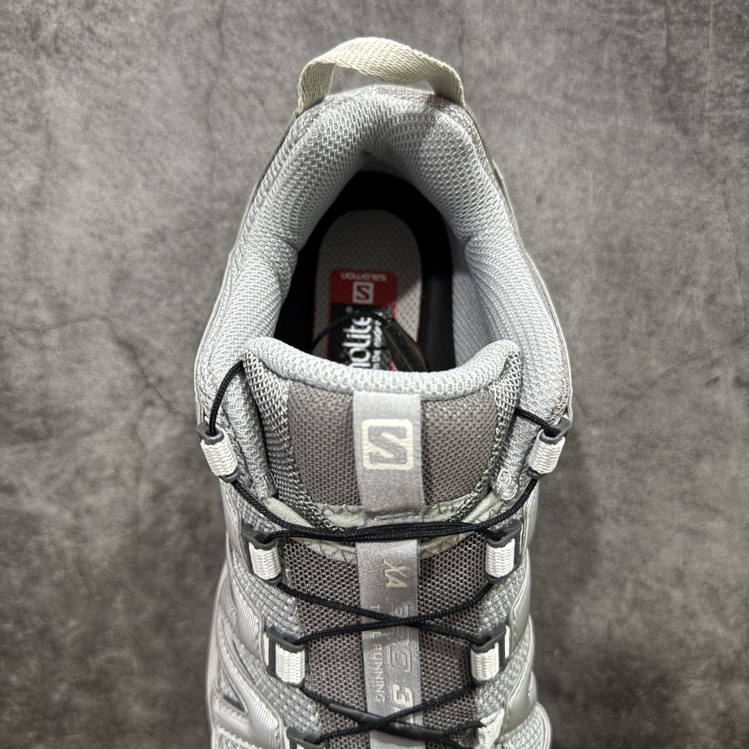 图片[8]-【666版本】SALOMON 萨洛蒙 XA PRO 3D 户外运动 网布减震防滑透气 低帮跑步鞋 男女同款 合金灰 全新品质 巅峰之作 所有配色均购物原版拆解1：1开发 原材料打造 非市场公版便宜货 私模大底 清洁度比市场所有版本都高 全套原纸板楦头开发 原厂网布配套 确保原汁原味 完美呈现版型 原档数据独家私模五层组合大底 男女鞋同步官方开发至46 原装Ortholite轻量化鞋垫 中底布带钢印编号 原厂TPU锁扣 进口港宝加持 后跟自然饱满 还原公司包裹性 鞋面采用SENSIFT贴合技术 全方位贴合包裹脚型 鞋跟部鞋底牵引设计 提供强大的抓地性能 更适应野外崎岖不平的道路 其3D ADVANCED CHASSIS底盘 材料轻量大化 钉齿设计更具稳定性 防护性 鞋底易磨损区运用CONTAGRIP高耐磨材料 应对城市硬质路面长距离跑考验 货号：416175 尺码：36 36.5 37.5 38 38.5 39 40 40.5 41 42 42.5 43 44 45 46-选品中心