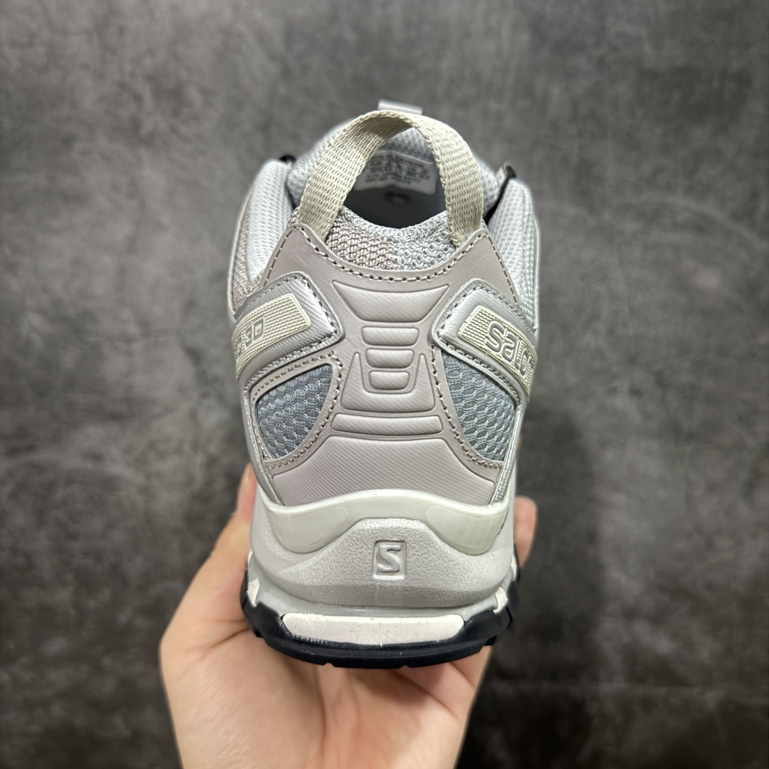 图片[4]-【666版本】SALOMON 萨洛蒙 XA PRO 3D 户外运动 网布减震防滑透气 低帮跑步鞋 男女同款 合金灰 全新品质 巅峰之作 所有配色均购物原版拆解1：1开发 原材料打造 非市场公版便宜货 私模大底 清洁度比市场所有版本都高 全套原纸板楦头开发 原厂网布配套 确保原汁原味 完美呈现版型 原档数据独家私模五层组合大底 男女鞋同步官方开发至46 原装Ortholite轻量化鞋垫 中底布带钢印编号 原厂TPU锁扣 进口港宝加持 后跟自然饱满 还原公司包裹性 鞋面采用SENSIFT贴合技术 全方位贴合包裹脚型 鞋跟部鞋底牵引设计 提供强大的抓地性能 更适应野外崎岖不平的道路 其3D ADVANCED CHASSIS底盘 材料轻量大化 钉齿设计更具稳定性 防护性 鞋底易磨损区运用CONTAGRIP高耐磨材料 应对城市硬质路面长距离跑考验 货号：416175 尺码：36 36.5 37.5 38 38.5 39 40 40.5 41 42 42.5 43 44 45 46-选品中心