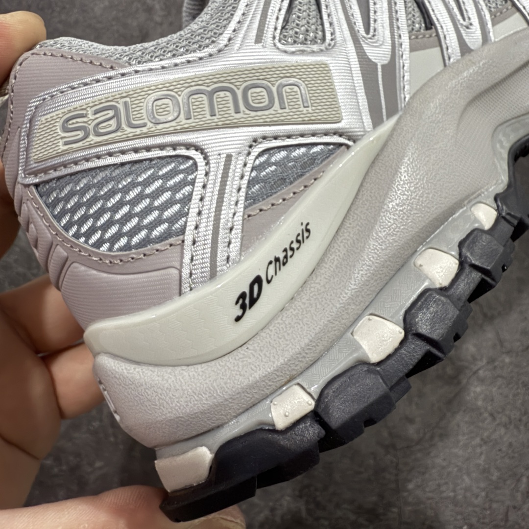 图片[3]-【666版本】SALOMON 萨洛蒙 XA PRO 3D 户外运动 网布减震防滑透气 低帮跑步鞋 男女同款 合金灰 全新品质 巅峰之作 所有配色均购物原版拆解1：1开发 原材料打造 非市场公版便宜货 私模大底 清洁度比市场所有版本都高 全套原纸板楦头开发 原厂网布配套 确保原汁原味 完美呈现版型 原档数据独家私模五层组合大底 男女鞋同步官方开发至46 原装Ortholite轻量化鞋垫 中底布带钢印编号 原厂TPU锁扣 进口港宝加持 后跟自然饱满 还原公司包裹性 鞋面采用SENSIFT贴合技术 全方位贴合包裹脚型 鞋跟部鞋底牵引设计 提供强大的抓地性能 更适应野外崎岖不平的道路 其3D ADVANCED CHASSIS底盘 材料轻量大化 钉齿设计更具稳定性 防护性 鞋底易磨损区运用CONTAGRIP高耐磨材料 应对城市硬质路面长距离跑考验 货号：416175 尺码：36 36.5 37.5 38 38.5 39 40 40.5 41 42 42.5 43 44 45 46-选品中心