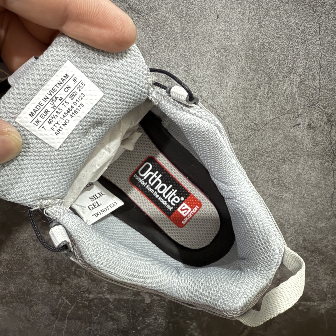 图片[7]-【666版本】SALOMON 萨洛蒙 XA PRO 3D 户外运动 网布减震防滑透气 低帮跑步鞋 男女同款 合金灰 全新品质 巅峰之作 所有配色均购物原版拆解1：1开发 原材料打造 非市场公版便宜货 私模大底 清洁度比市场所有版本都高 全套原纸板楦头开发 原厂网布配套 确保原汁原味 完美呈现版型 原档数据独家私模五层组合大底 男女鞋同步官方开发至46 原装Ortholite轻量化鞋垫 中底布带钢印编号 原厂TPU锁扣 进口港宝加持 后跟自然饱满 还原公司包裹性 鞋面采用SENSIFT贴合技术 全方位贴合包裹脚型 鞋跟部鞋底牵引设计 提供强大的抓地性能 更适应野外崎岖不平的道路 其3D ADVANCED CHASSIS底盘 材料轻量大化 钉齿设计更具稳定性 防护性 鞋底易磨损区运用CONTAGRIP高耐磨材料 应对城市硬质路面长距离跑考验 货号：416175 尺码：36 36.5 37.5 38 38.5 39 40 40.5 41 42 42.5 43 44 45 46-选品中心