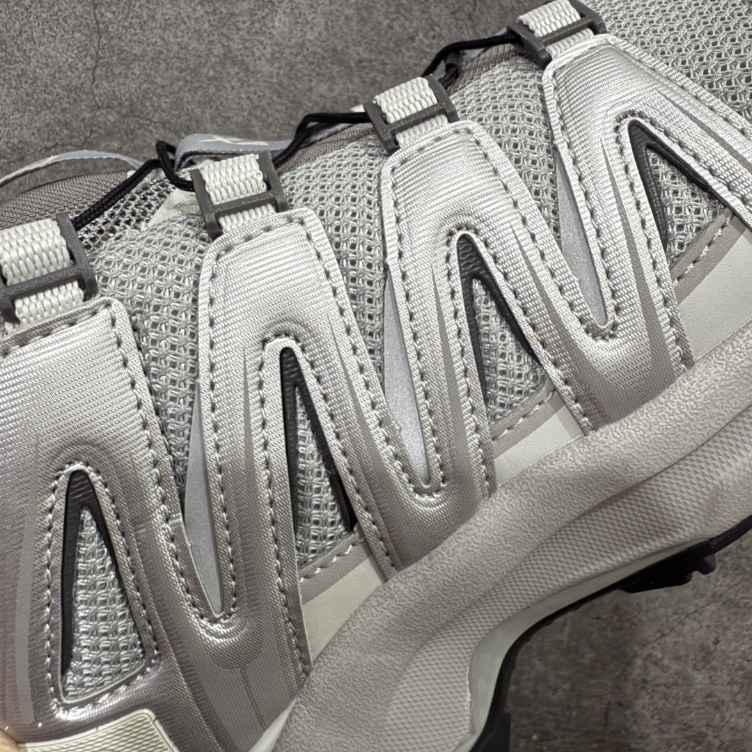 图片[4]-【666版本】SALOMON 萨洛蒙 XA PRO 3D 户外运动 网布减震防滑透气 低帮跑步鞋 男女同款 合金灰 全新品质 巅峰之作 所有配色均购物原版拆解1：1开发 原材料打造 非市场公版便宜货 私模大底 清洁度比市场所有版本都高 全套原纸板楦头开发 原厂网布配套 确保原汁原味 完美呈现版型 原档数据独家私模五层组合大底 男女鞋同步官方开发至46 原装Ortholite轻量化鞋垫 中底布带钢印编号 原厂TPU锁扣 进口港宝加持 后跟自然饱满 还原公司包裹性 鞋面采用SENSIFT贴合技术 全方位贴合包裹脚型 鞋跟部鞋底牵引设计 提供强大的抓地性能 更适应野外崎岖不平的道路 其3D ADVANCED CHASSIS底盘 材料轻量大化 钉齿设计更具稳定性 防护性 鞋底易磨损区运用CONTAGRIP高耐磨材料 应对城市硬质路面长距离跑考验 货号：416175 尺码：36 36.5 37.5 38 38.5 39 40 40.5 41 42 42.5 43 44 45 46-选品中心