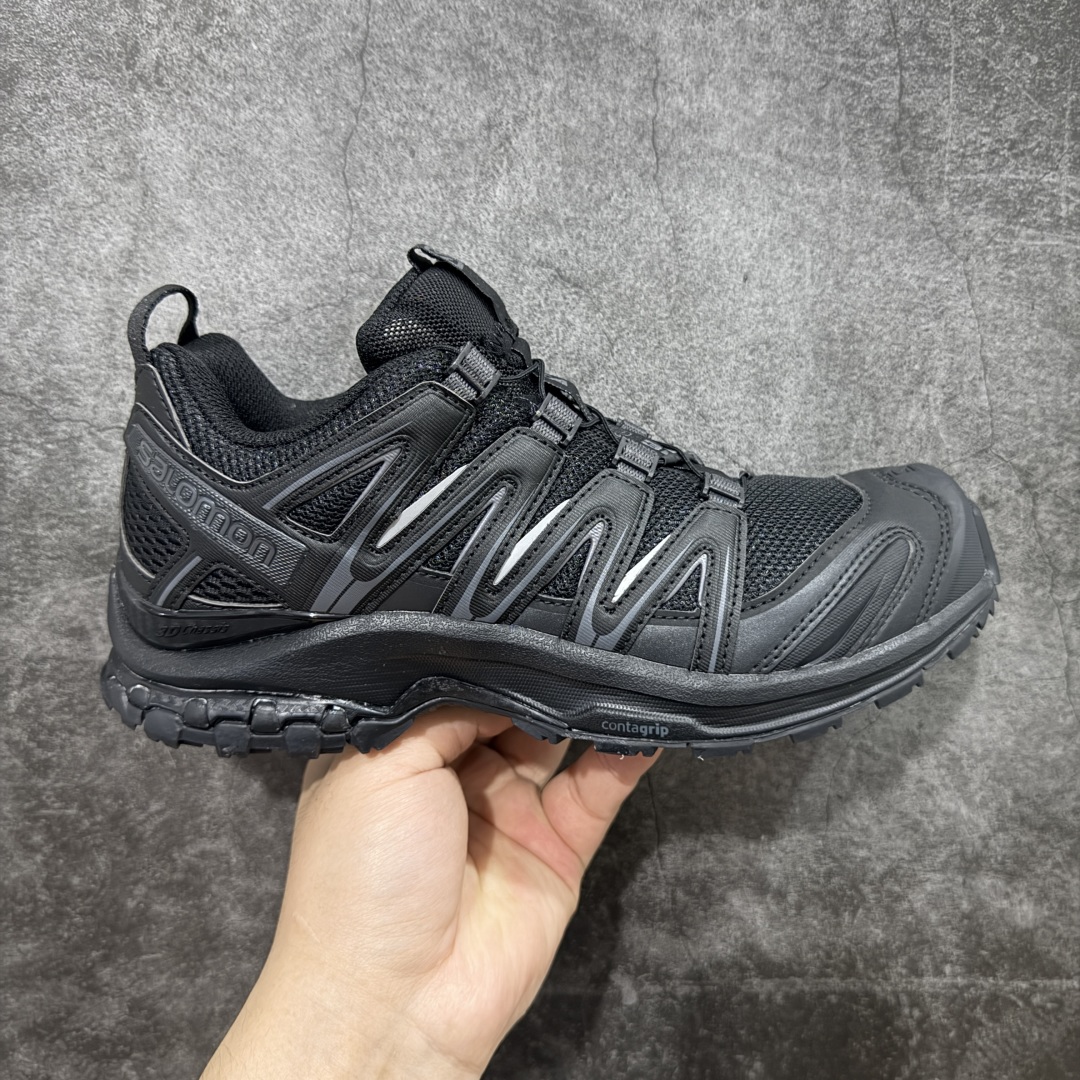 【666版本】SALOMON 萨洛蒙 XA PRO 3D 户外运动 网布减震防滑透气 低帮跑步鞋 男女同款 纯黑色 416174 全新品质 巅峰之作 所有配色均购物原版拆解1：1开发 原材料打造 非市场公版便宜货 私模大底 清洁度比市场所有版本都高 全套原纸板楦头开发 原厂网布配套 确保原汁原味 完美呈现版型 原档数据独家私模五层组合大底 男女鞋同步官方开发至46 原装Ortholite轻量化鞋垫 中底布带钢印编号 原厂TPU锁扣 进口港宝加持 后跟自然饱满 还原公司包裹性 鞋面采用SENSIFT贴合技术 全方位贴合包裹脚型 鞋跟部鞋底牵引设计 提供强大的抓地性能 更适应野外崎岖不平的道路 其3D ADVANCED CHASSIS底盘 材料轻量大化 钉齿设计更具稳定性 防护性 鞋底易磨损区运用CONTAGRIP高耐磨材料 应对城市硬质路面长距离跑考验 尺码：36 36.5 37.5 38 38.5 39 40 40.5 41 42 42.5 43 44 45 46-选品中心